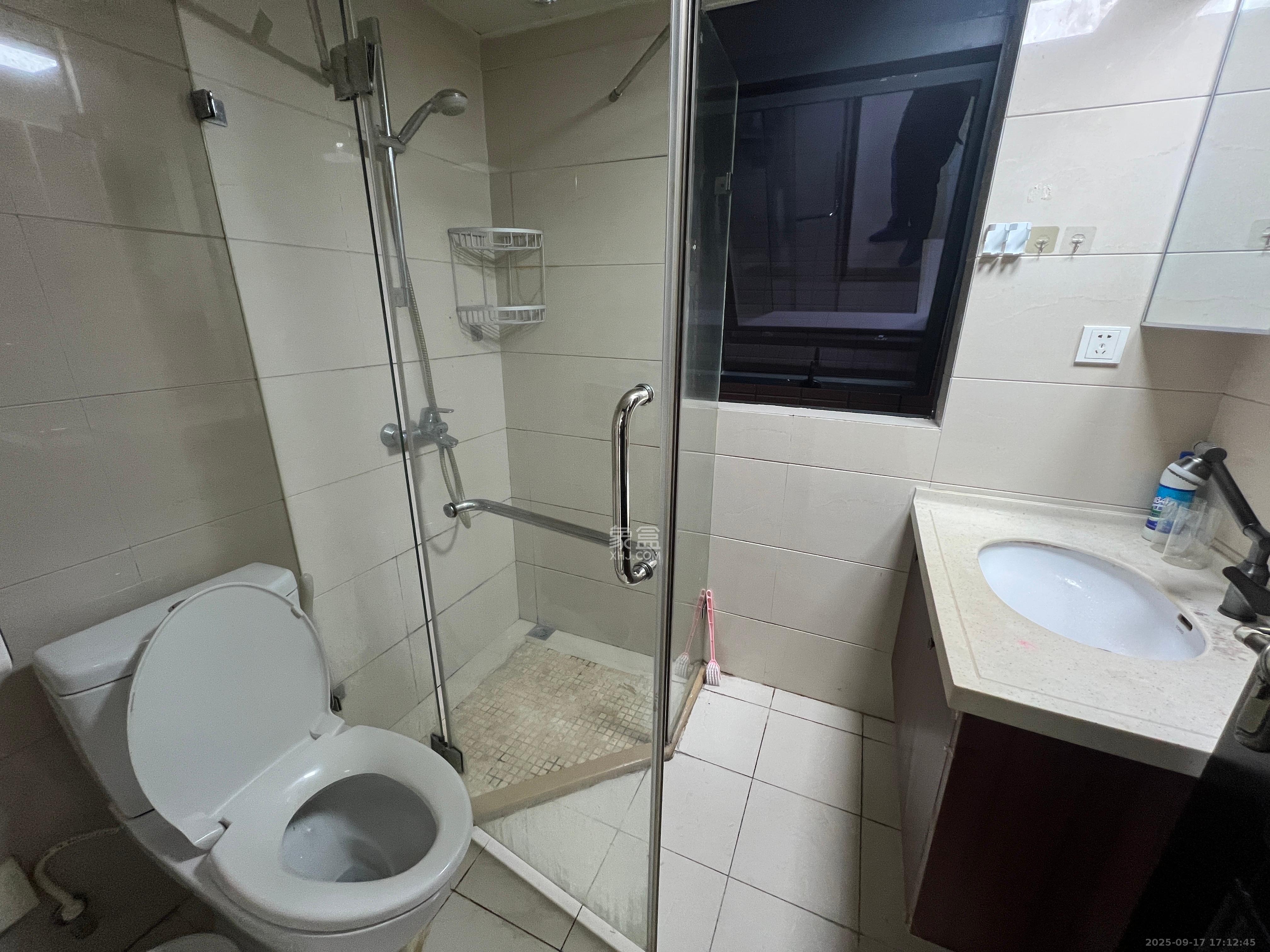 公园9号  2室2厅1卫    3500.0元/月室内图