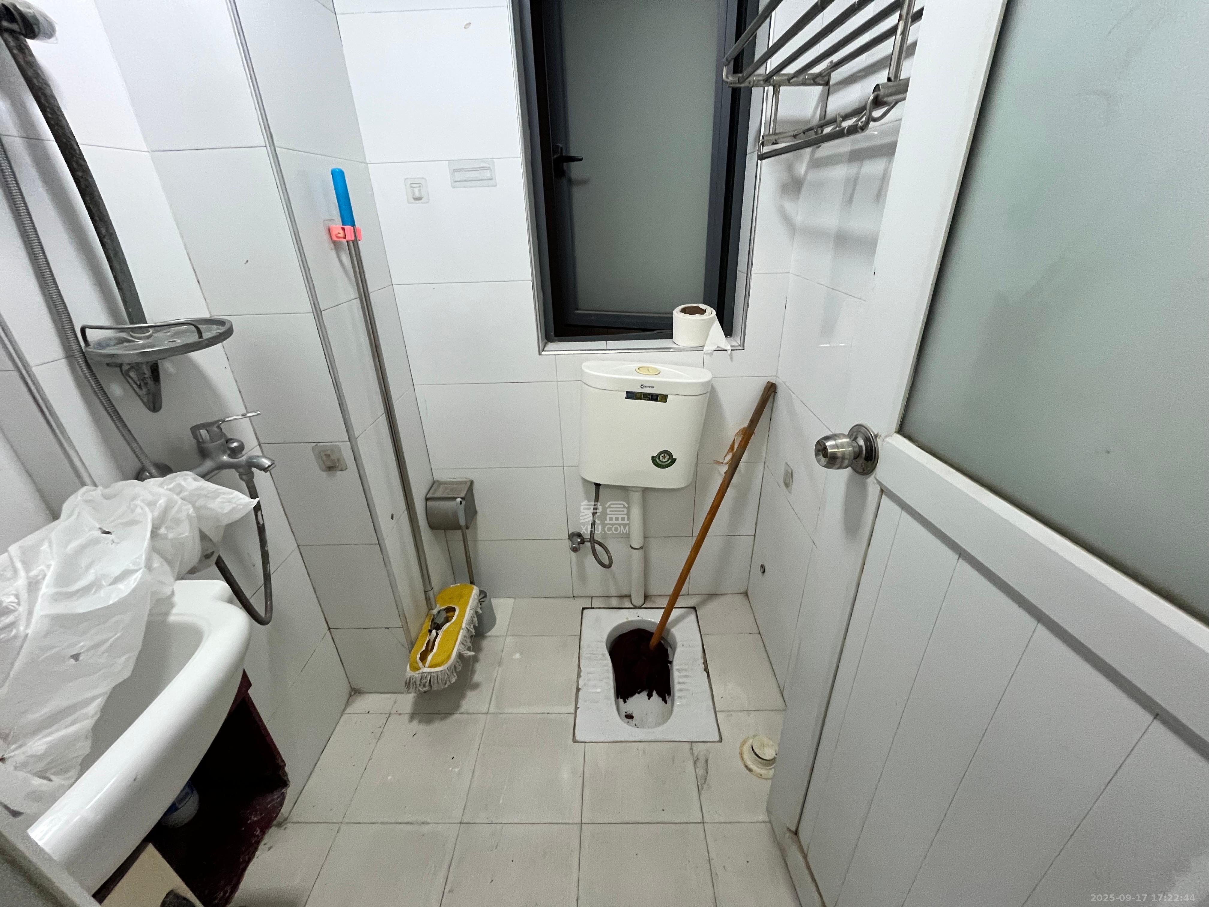 金领家族 1室1厅1卫 1300.0元/月 金领家族 1室1厅1卫 1300.0元/月室内图