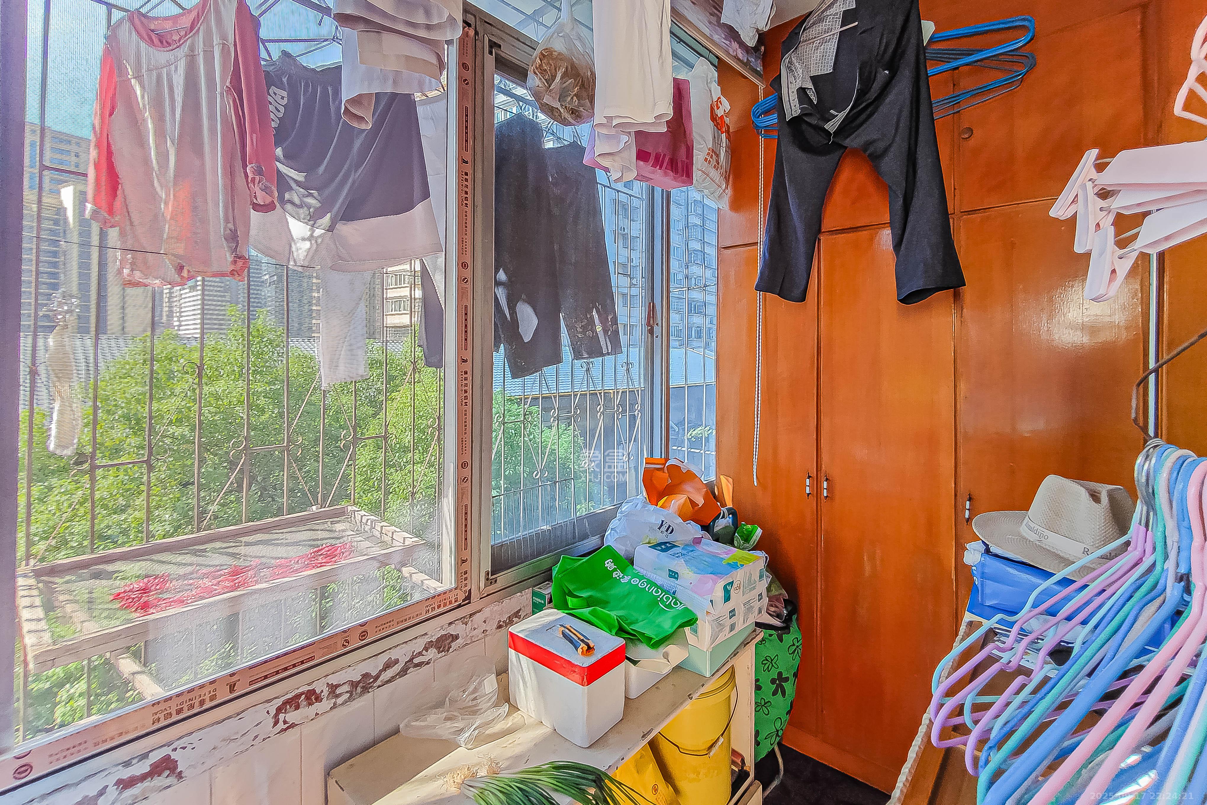 宝塔山粮食仓库单位房 2室2厅1卫 40.0万 宝塔山粮食仓库单位房 2室2厅1卫 40.0万阳台