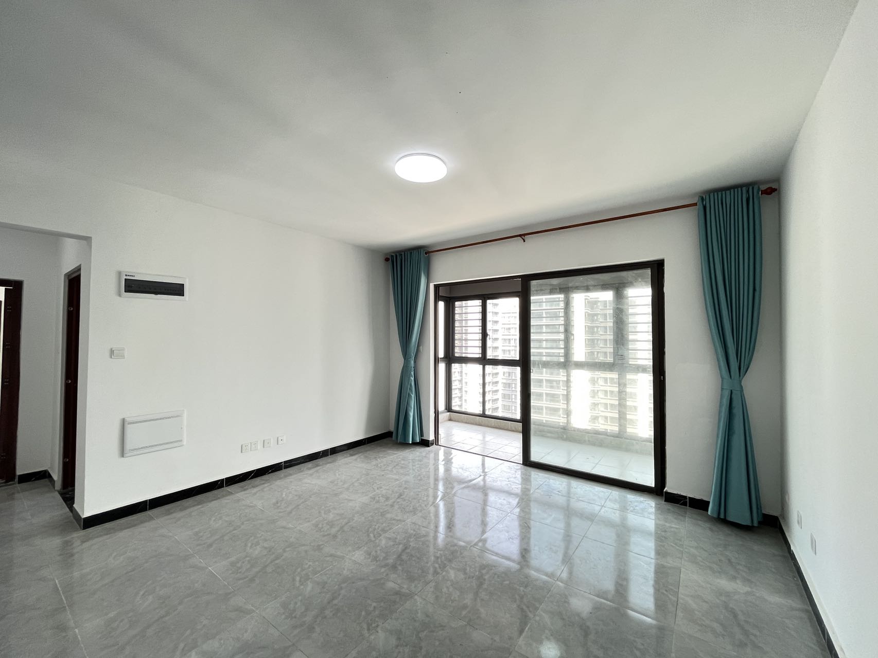 坡博家园五区  5室2厅2卫    3800.0元/月室内图