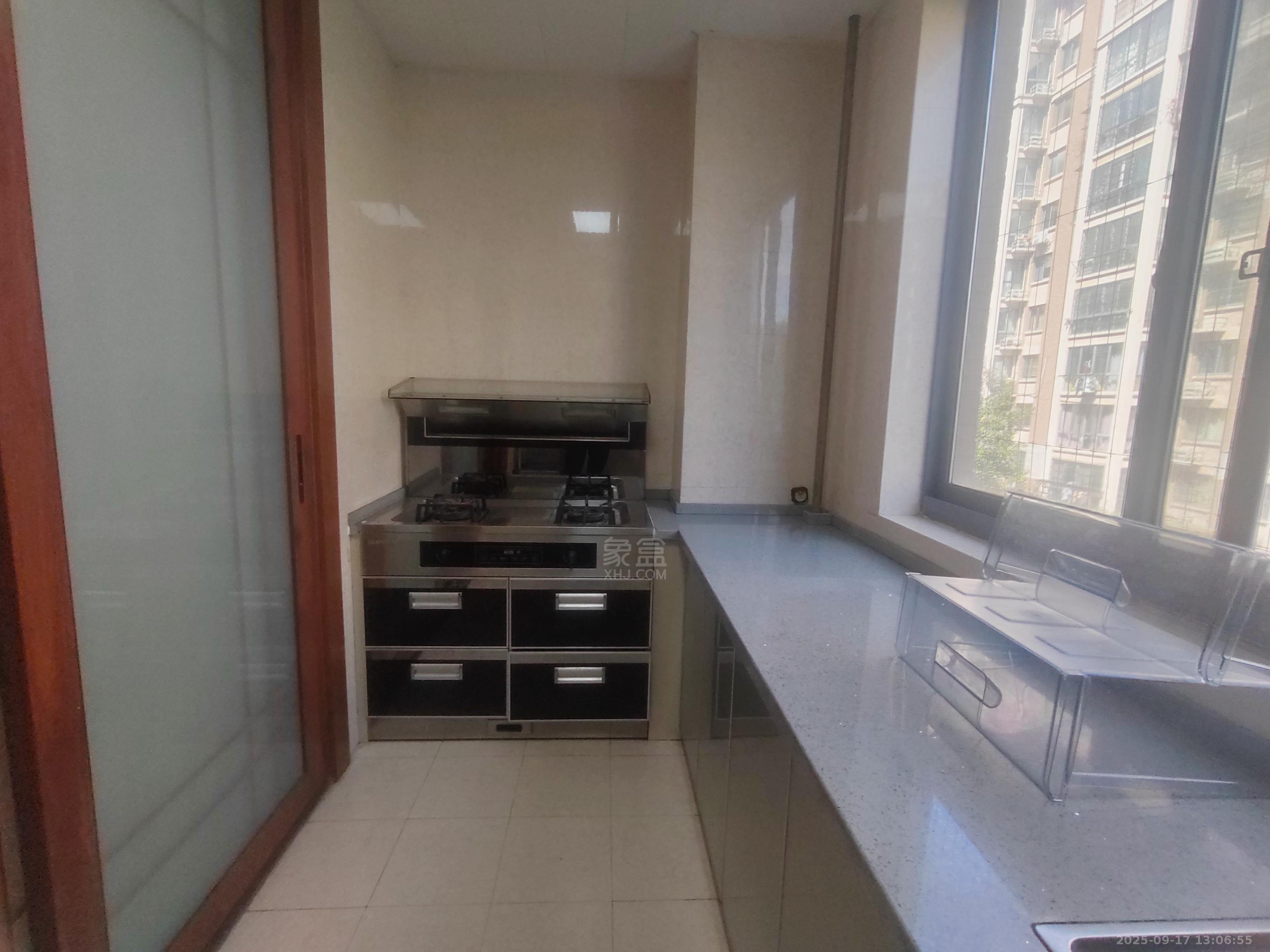 天泉一品 3室2厅2卫 2100.0元/月 天泉一品 3室2厅2卫 2100.0元/月室内图