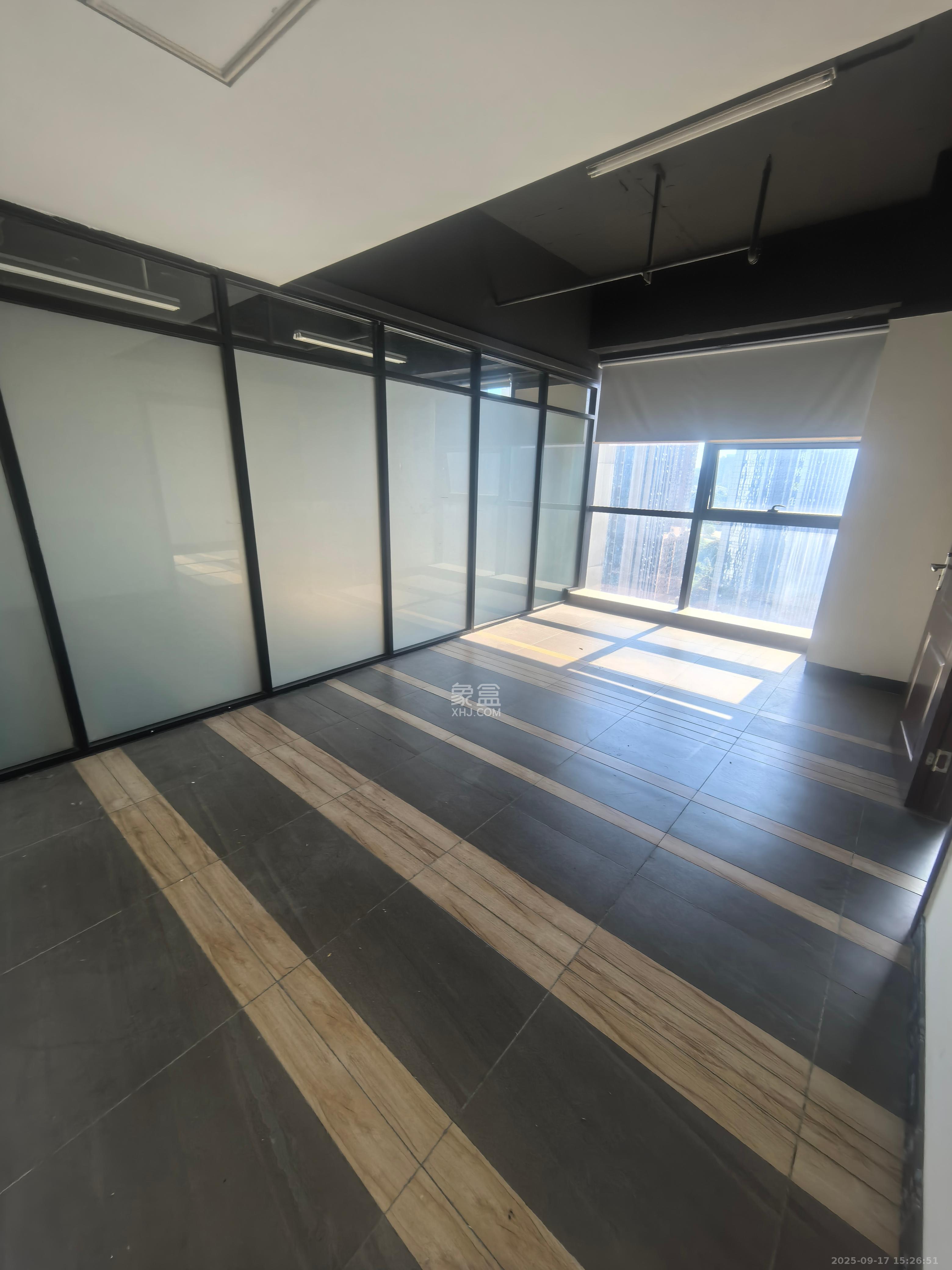 万坤图财富广场   136.0㎡      6900.0元/月室内图