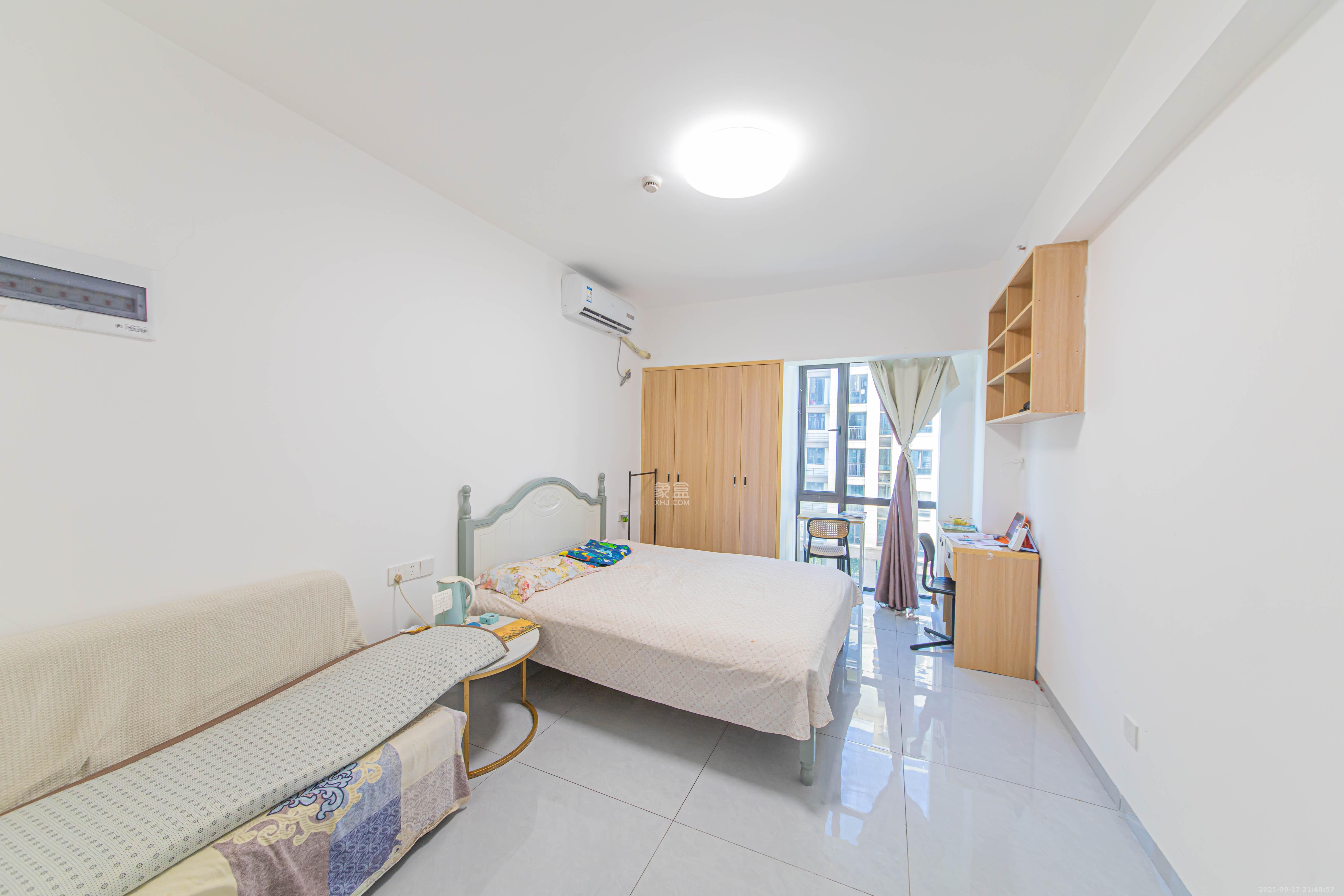 鑫远紫樾香山二期 1室0厅0卫 45.2万 鑫远紫樾香山二期 1室0厅0卫 45.2万客厅