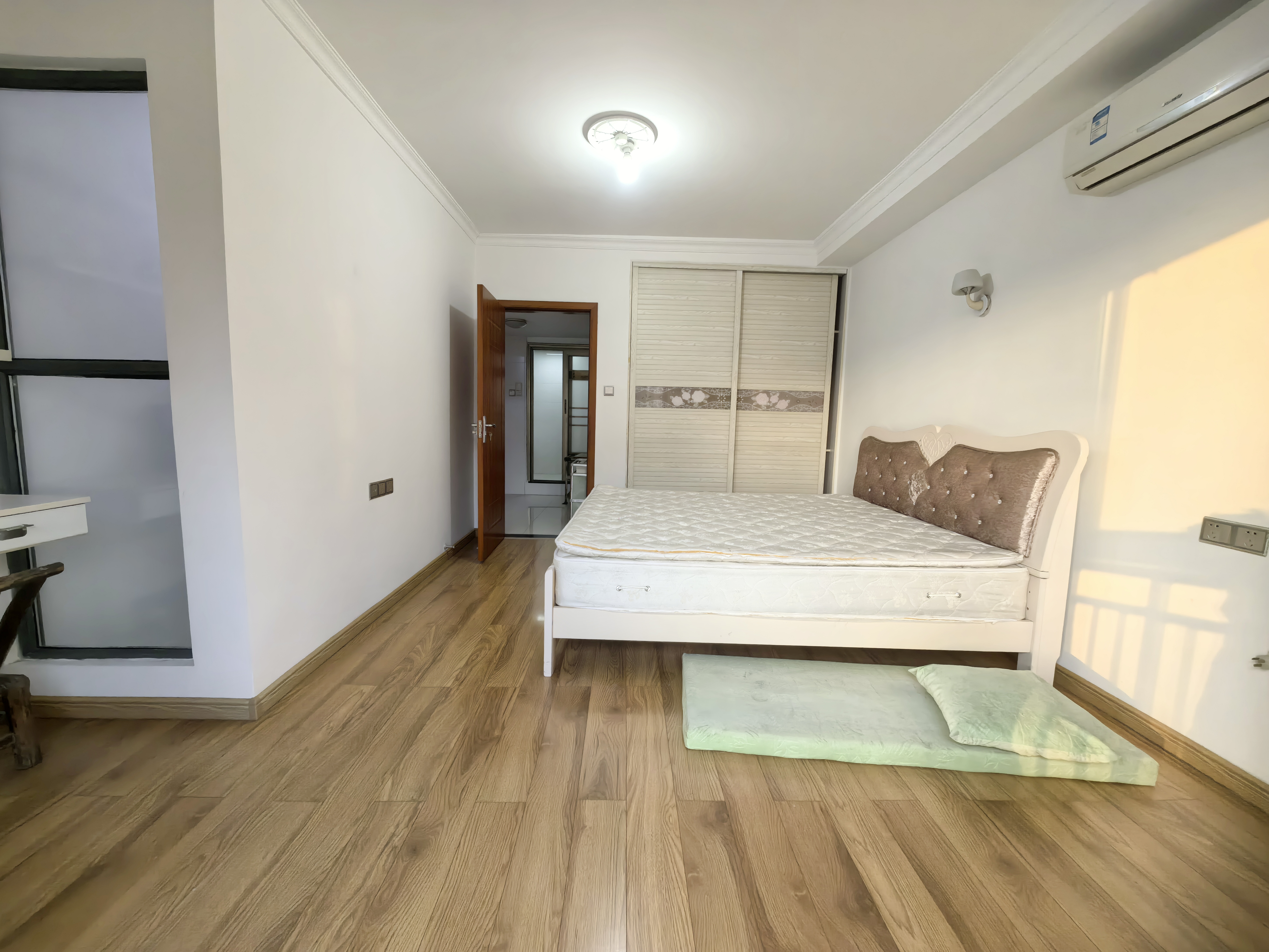 高盛澧园一二期  2室2厅2卫    1400.0元/月室内图