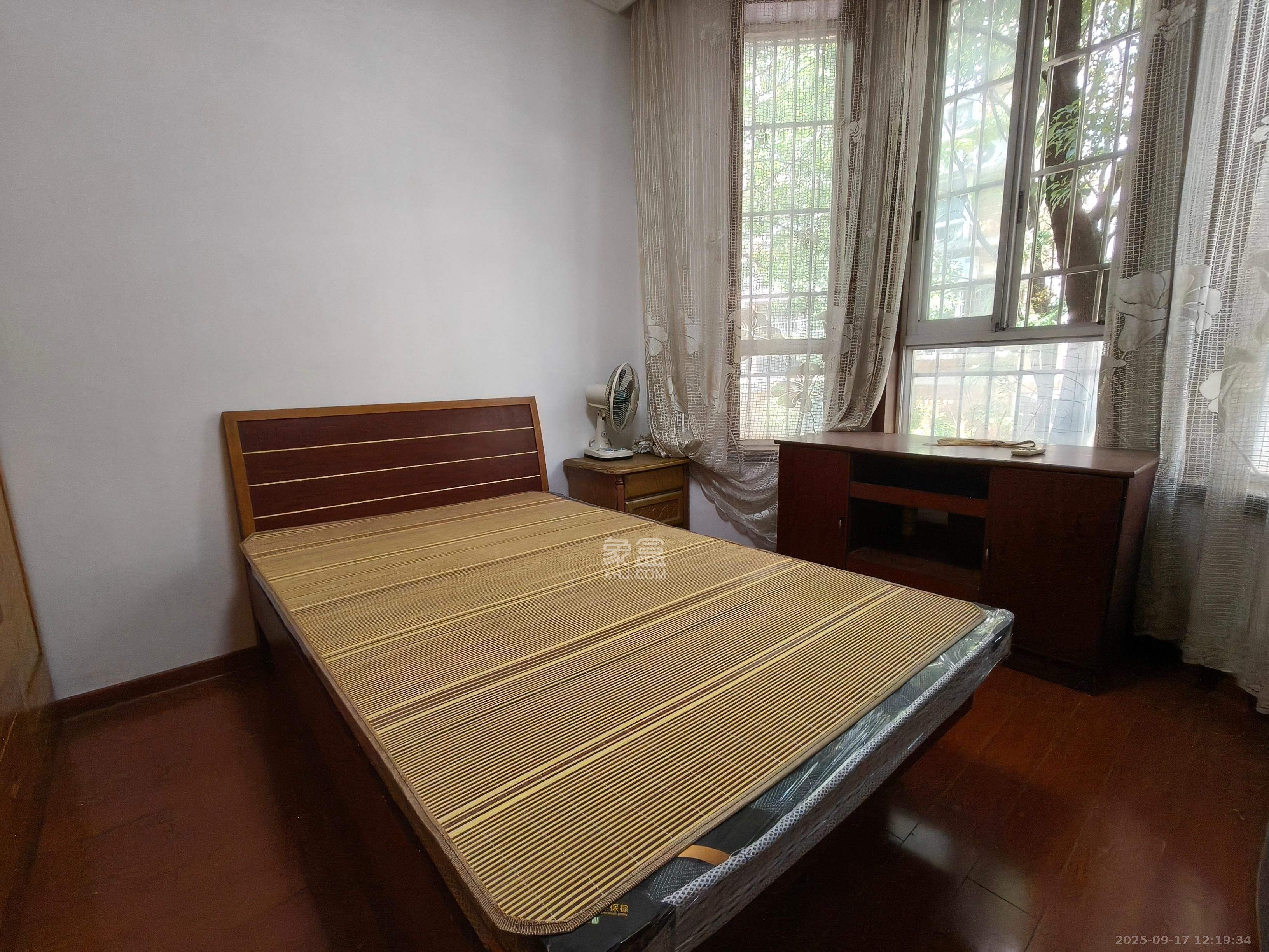 山水人家三期 3室2厅2卫 1600.0元/月 山水人家三期 3室2厅2卫 1600.0元/月室内图