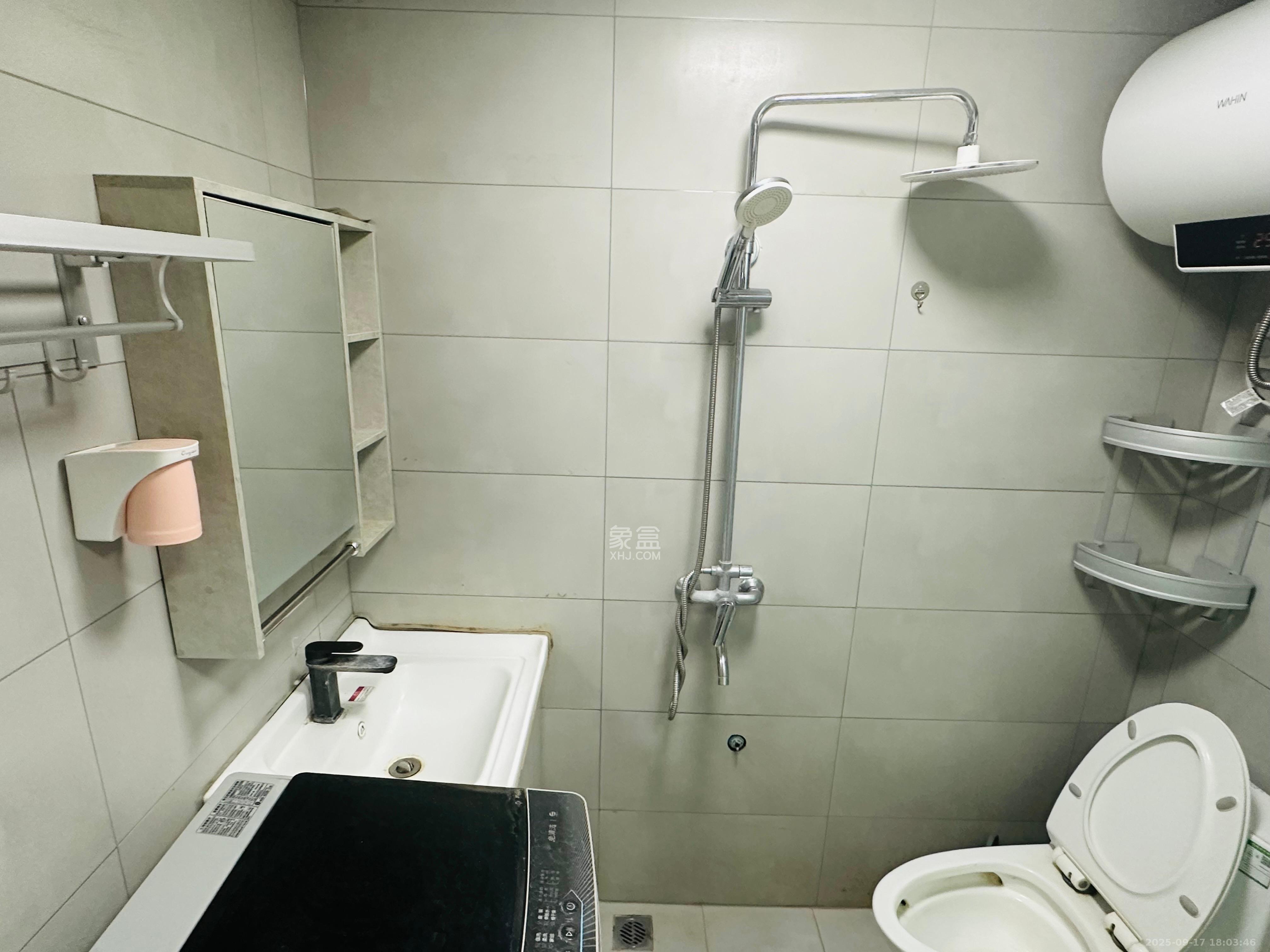 保利麓谷林语I区  1室1厅1卫    1500.0元/月室内图