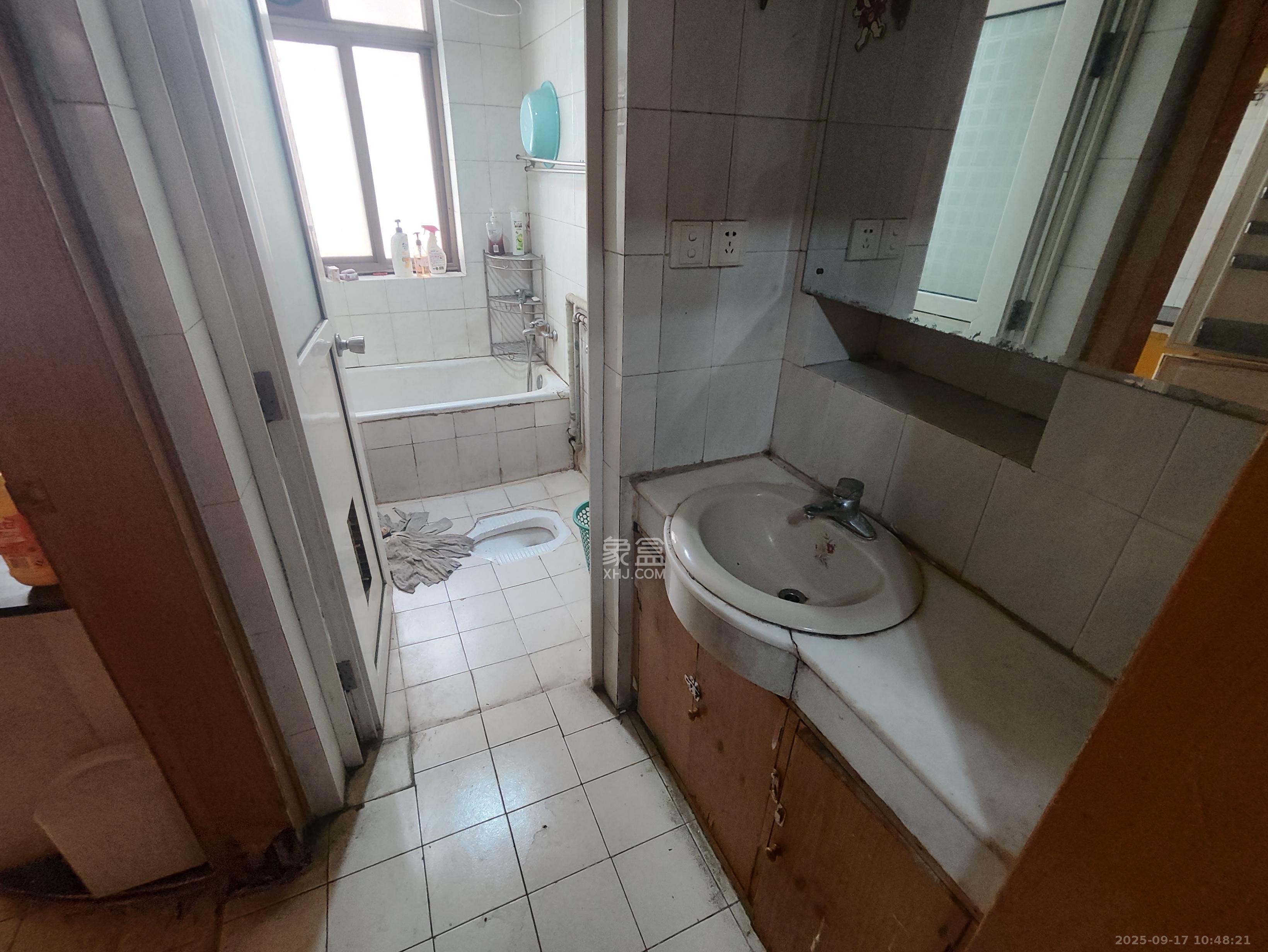 金叶公寓（原省烟草公司宿舍）  3室2厅1卫    1800.0元/月室内图