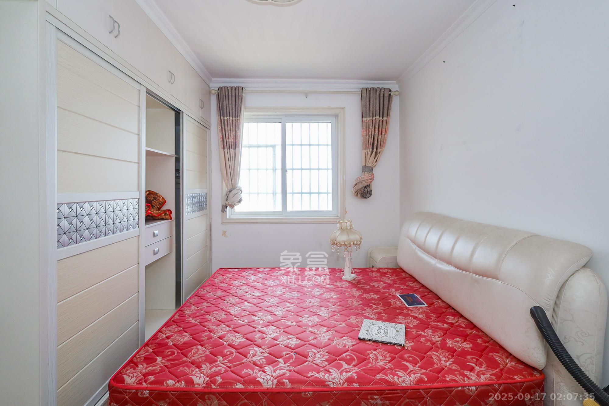 新诚小区 3室2厅1卫 70.0万 新诚小区 3室2厅1卫 70.0万卧室