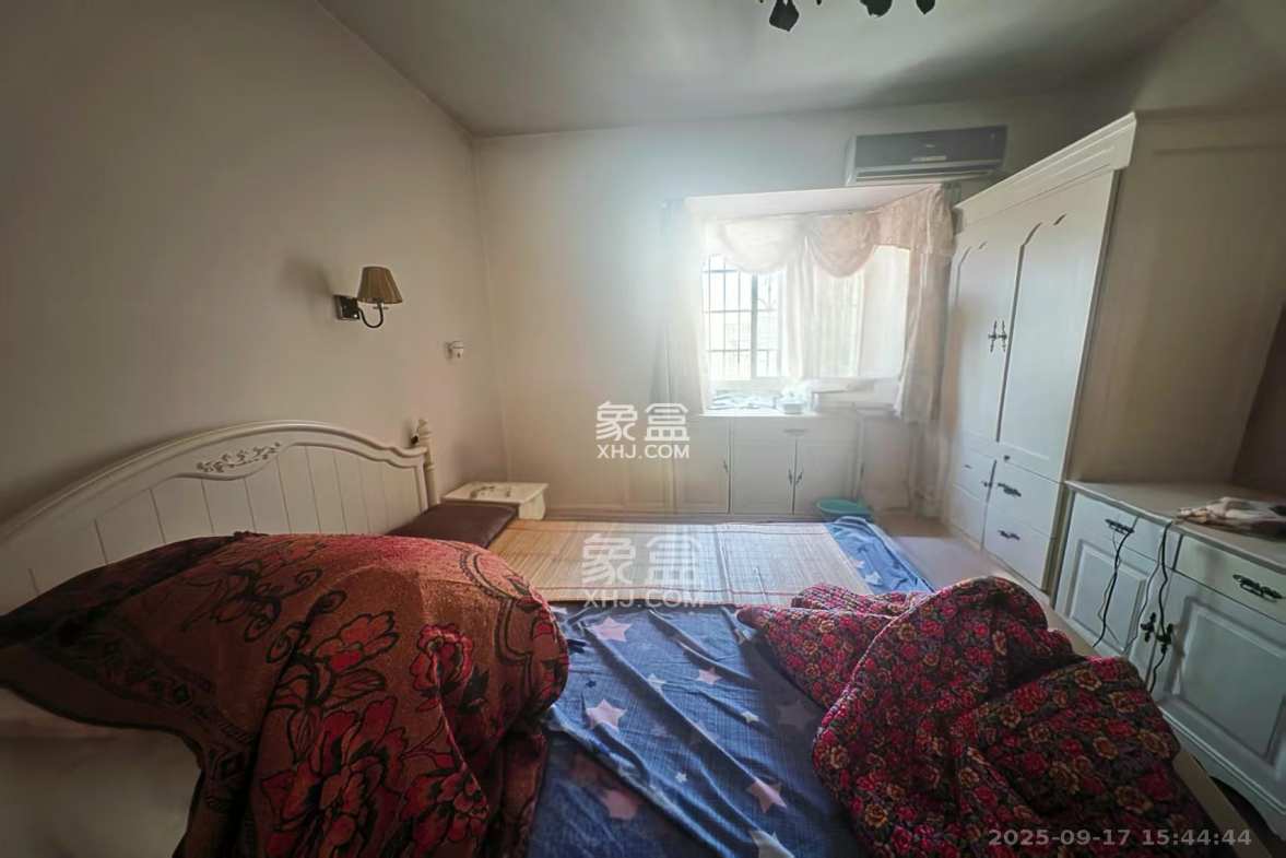 麓山才苑 3室2厅2卫 3500.0元/月 麓山才苑 3室2厅2卫 3500.0元/月室内图