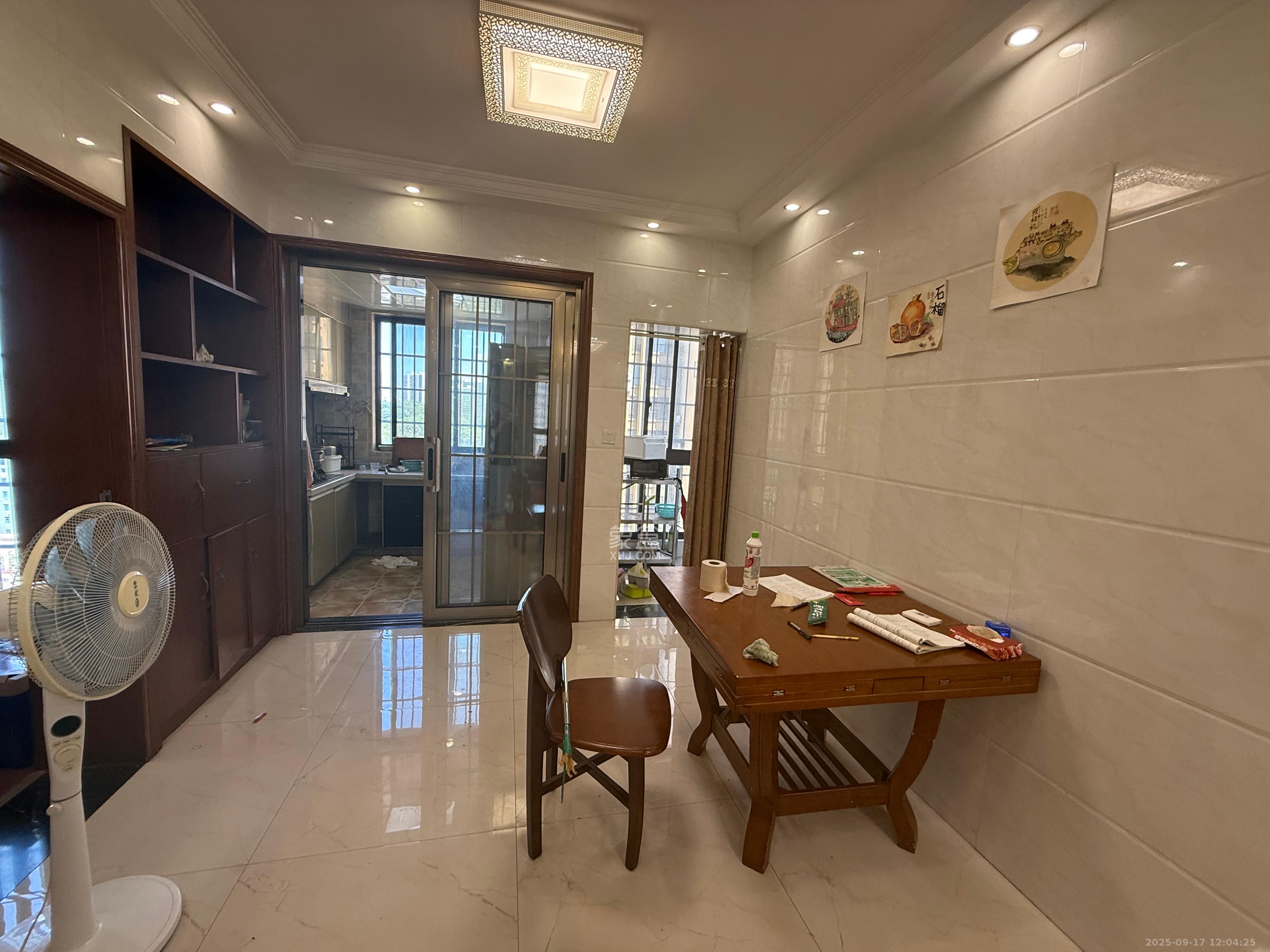 欧莱雅郡 4室2厅1卫 2800.0元/月 欧莱雅郡 4室2厅1卫 2800.0元/月室内图