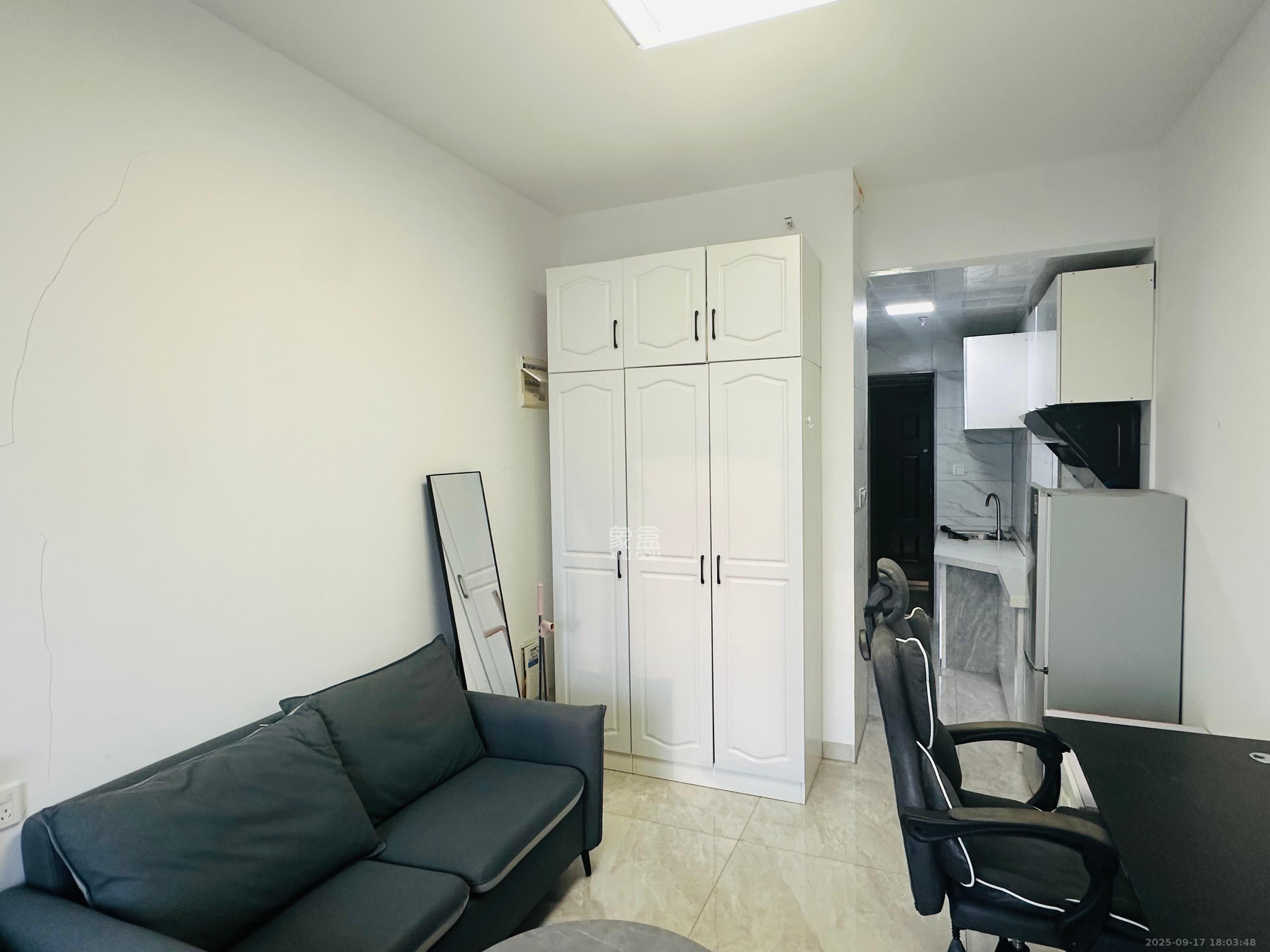 保利麓谷林语I区  1室1厅1卫    1500.0元/月室内图