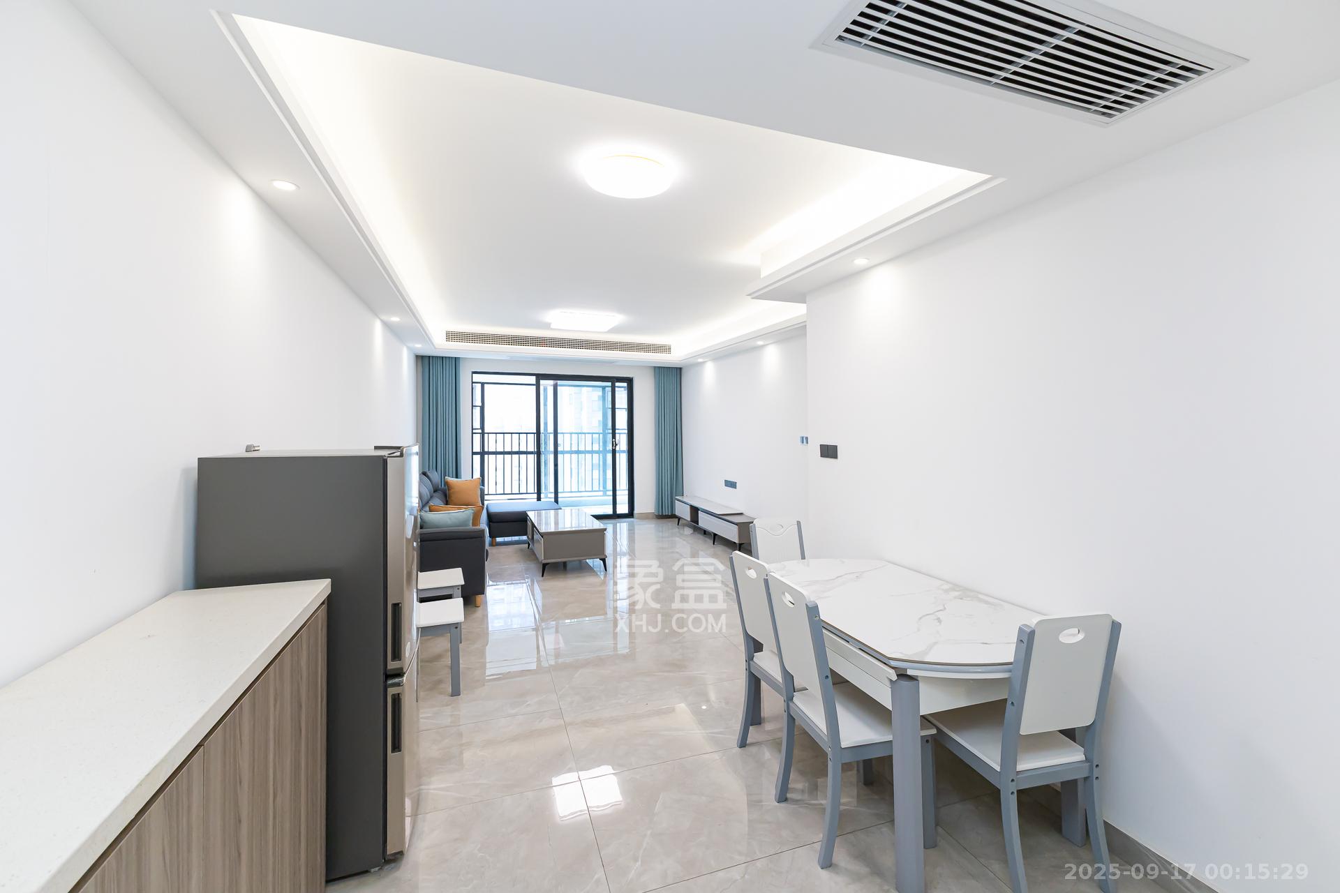 金富湘江悦城  1室0厅0卫    132.0万 金富湘江悦城  1室0厅0卫    132.0万客厅