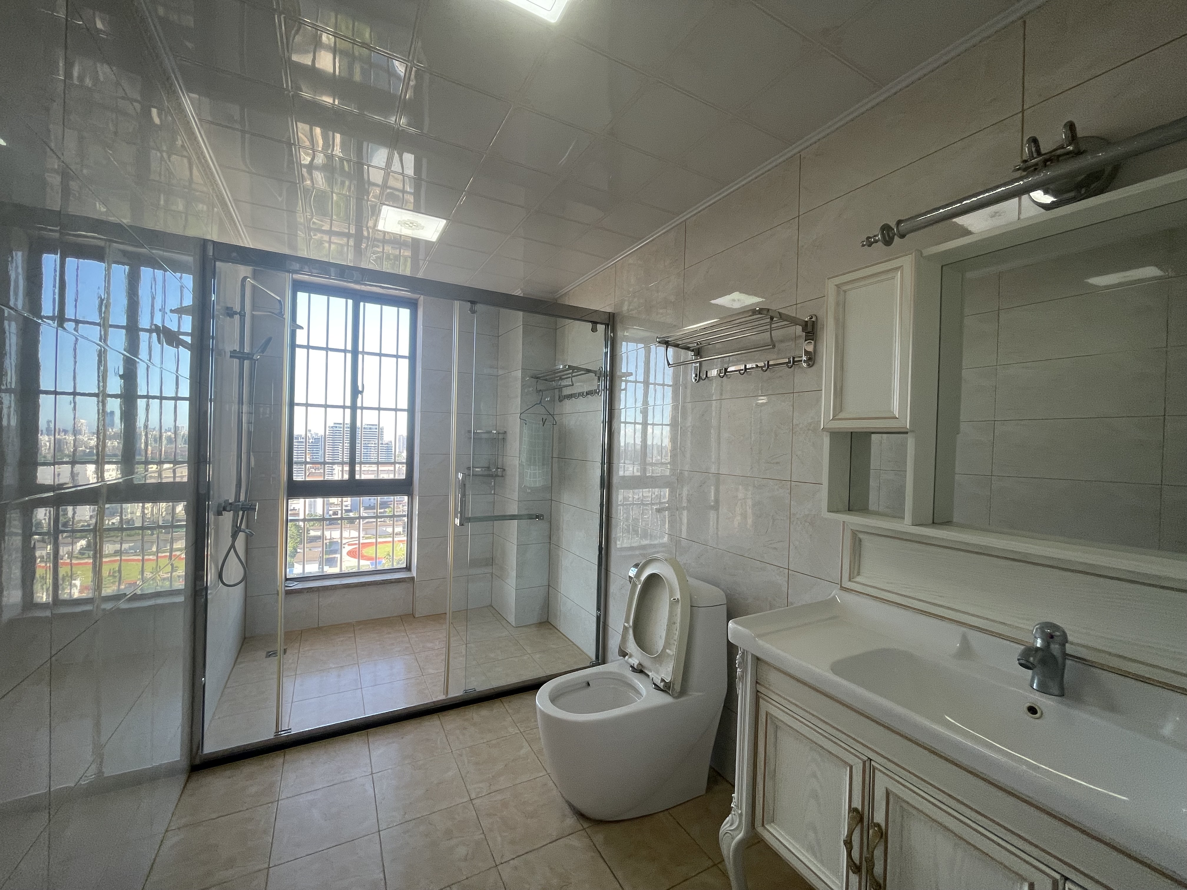 锦地翰城一期 4室2厅2卫 3500.0元/月 锦地翰城一期 4室2厅2卫 3500.0元/月室内图