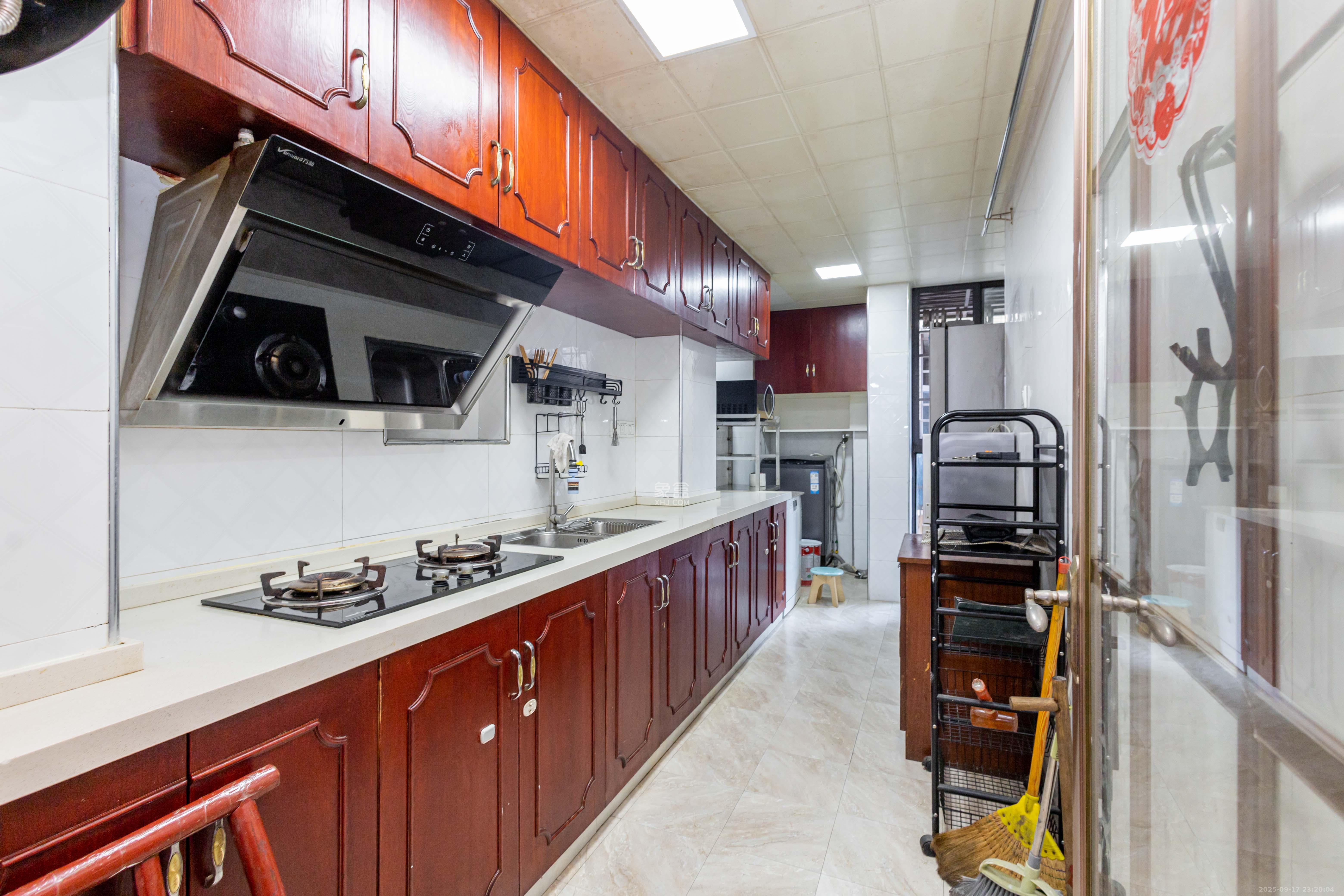 盛隆佳园  4室2厅2卫    126.0万厨房