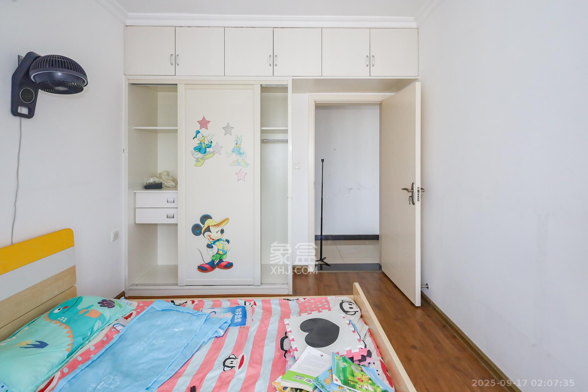 新诚小区 3室2厅1卫 70.0万 新诚小区 3室2厅1卫 70.0万卧室