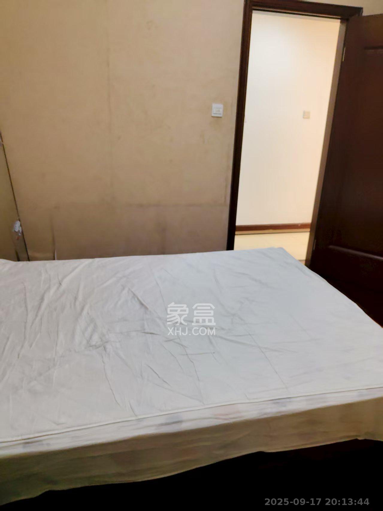 郡原居里  2室2厅1卫    1300.0元/月室内图