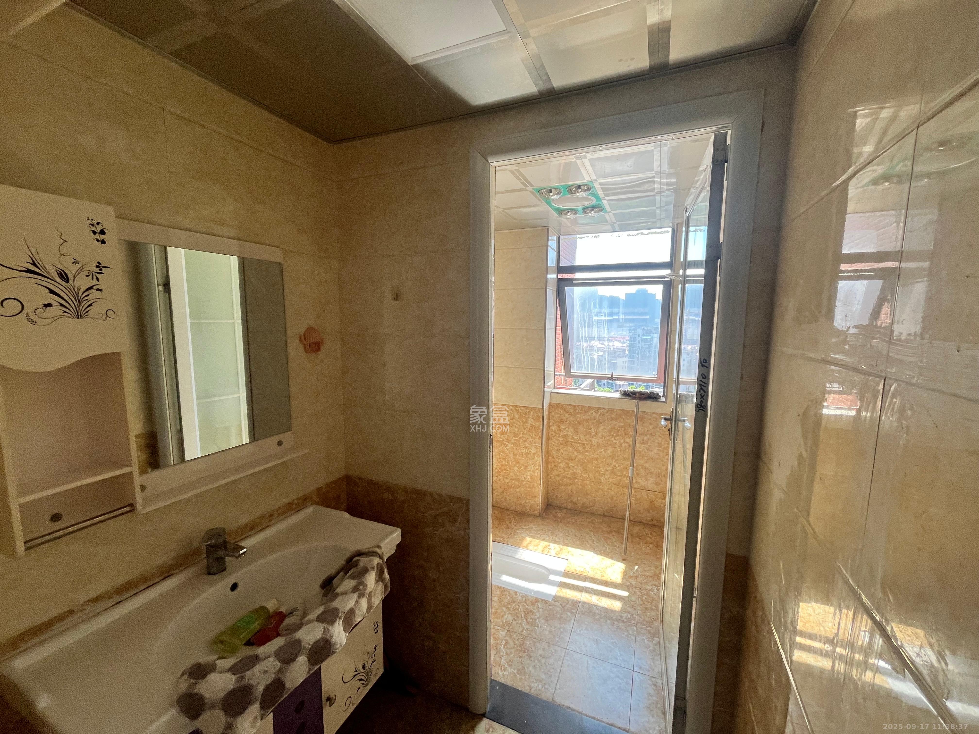 钱隆首府(福晟御园)  3室1厅2卫    2700.0元/月室内图