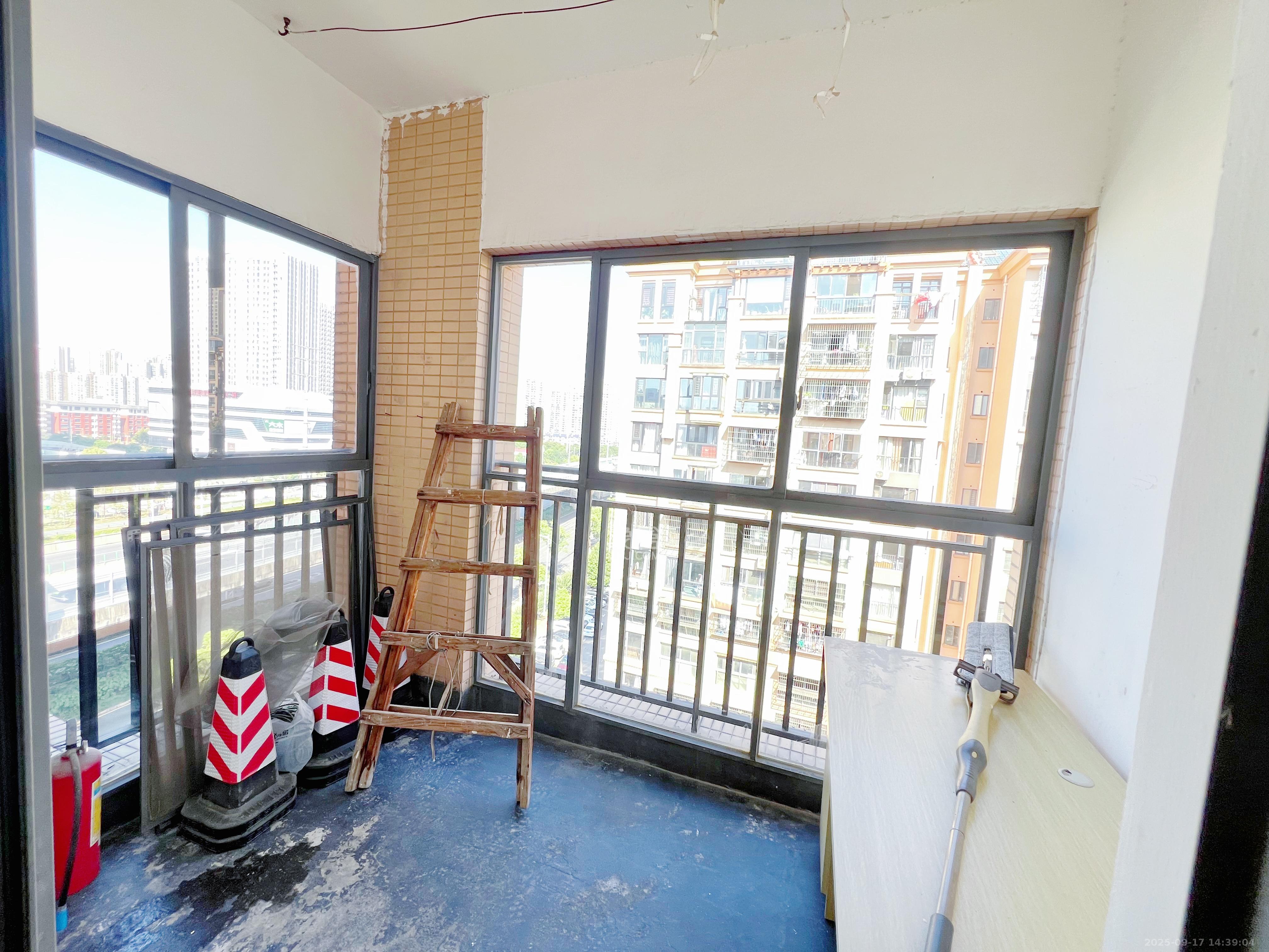 中城丽景香山园 3室2厅2卫 2500.0元/月 中城丽景香山园 3室2厅2卫 2500.0元/月室内图