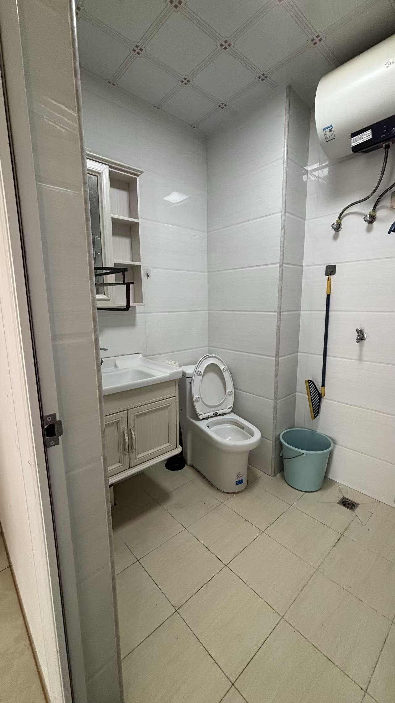 远大购物广场  2室2厅1卫    1900.0元/月 远大购物广场  2室2厅1卫    1900.0元/月室内图