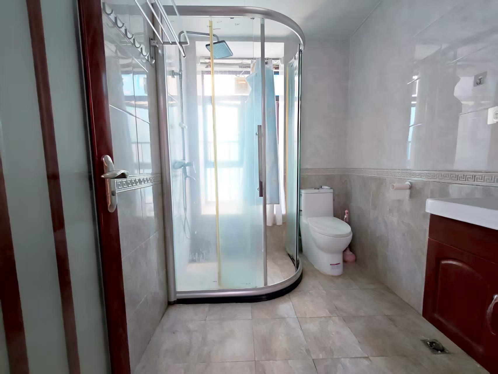 滨江海岸二期  4室2厅2卫    3800.0元/月室内图