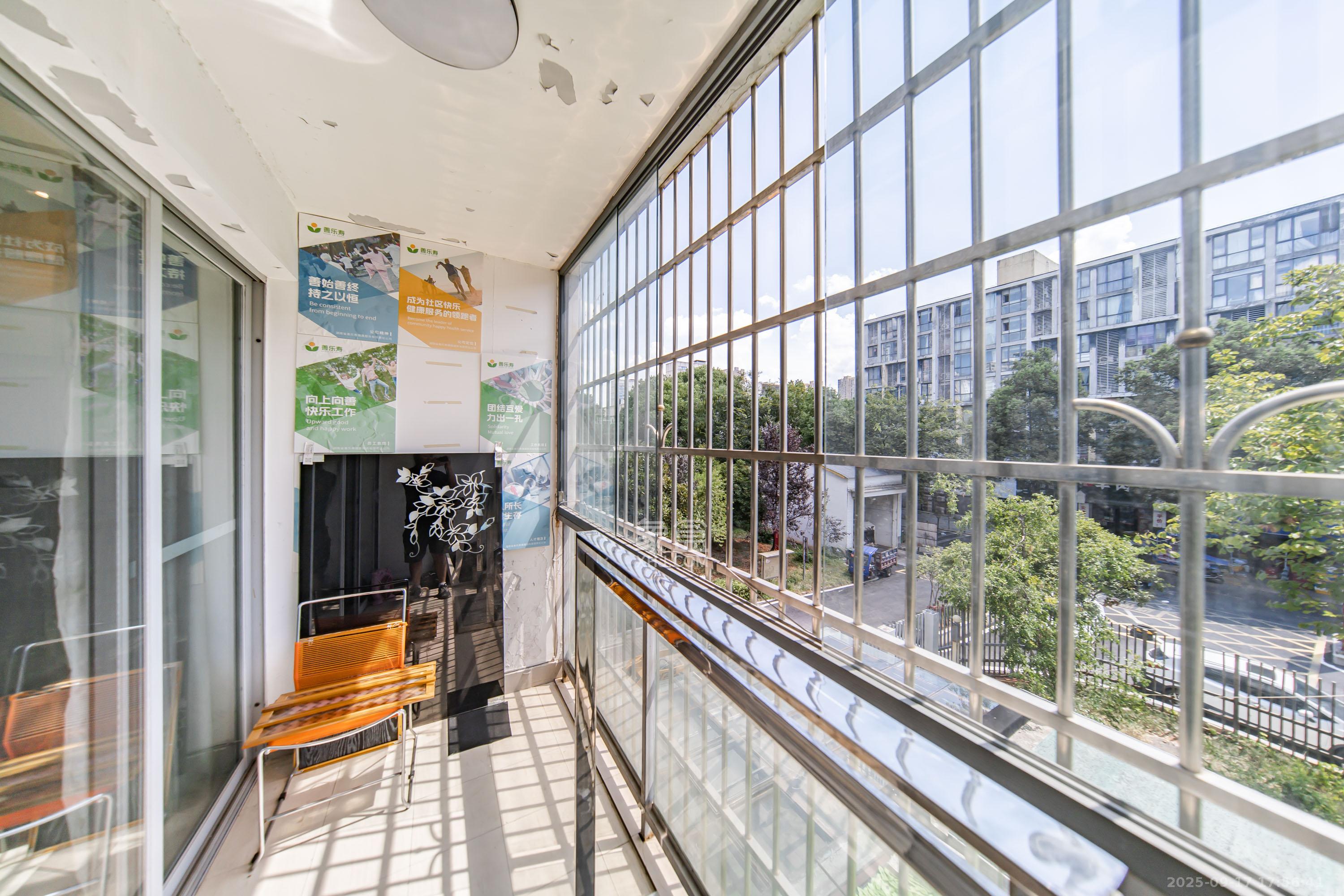 阳光100二期 4室2厅2卫 117.6万 阳光100二期 4室2厅2卫 117.6万阳台