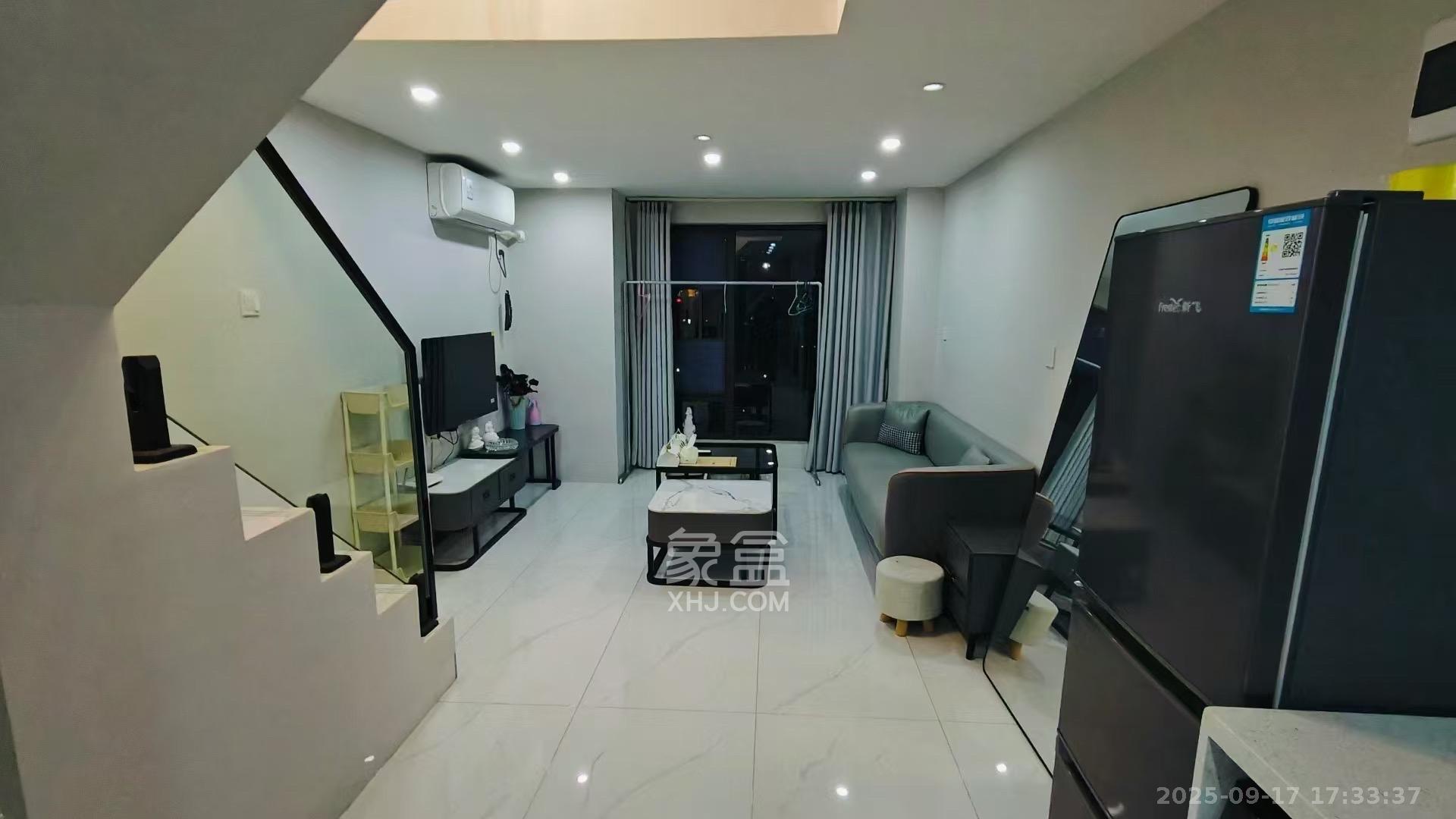 卓越江岸 1室0厅0卫 2400.0元/月 卓越江岸 1室0厅0卫 2400.0元/月室内图