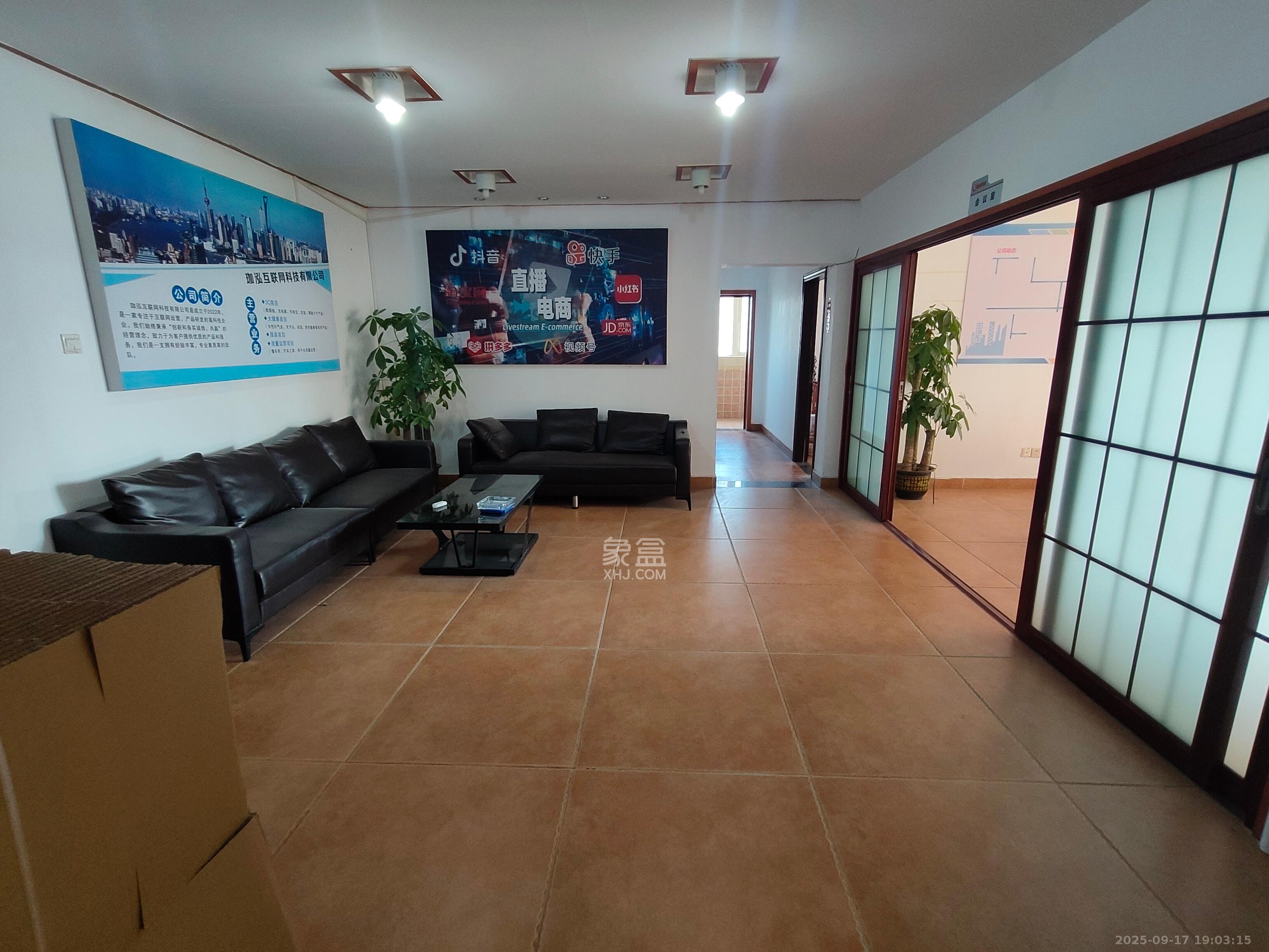 开源鑫阁 8室1厅4卫 4200.0元/月 开源鑫阁 8室1厅4卫 4200.0元/月室内图