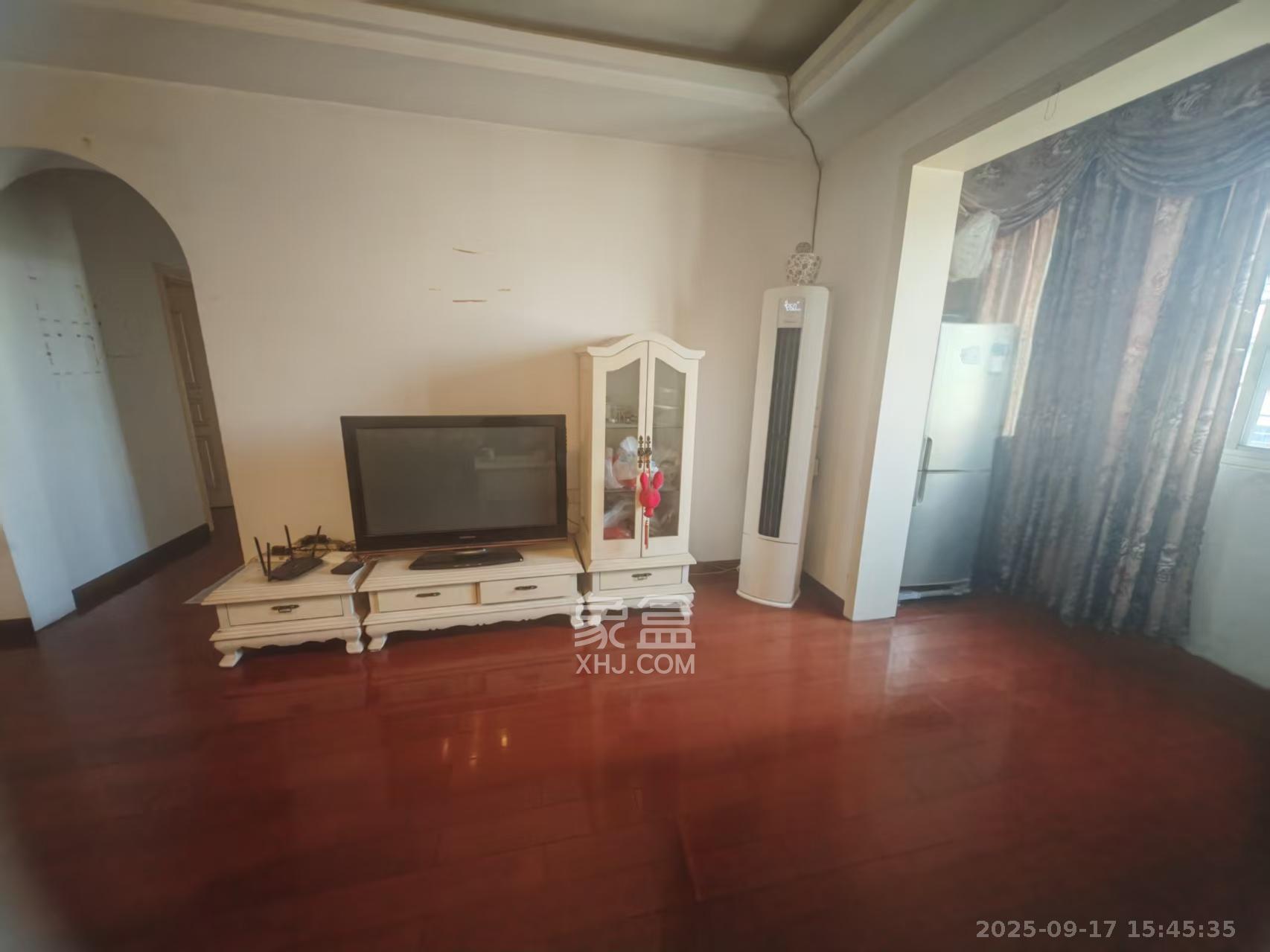 麓山才苑 3室2厅2卫 3500.0元/月 麓山才苑 3室2厅2卫 3500.0元/月室内图