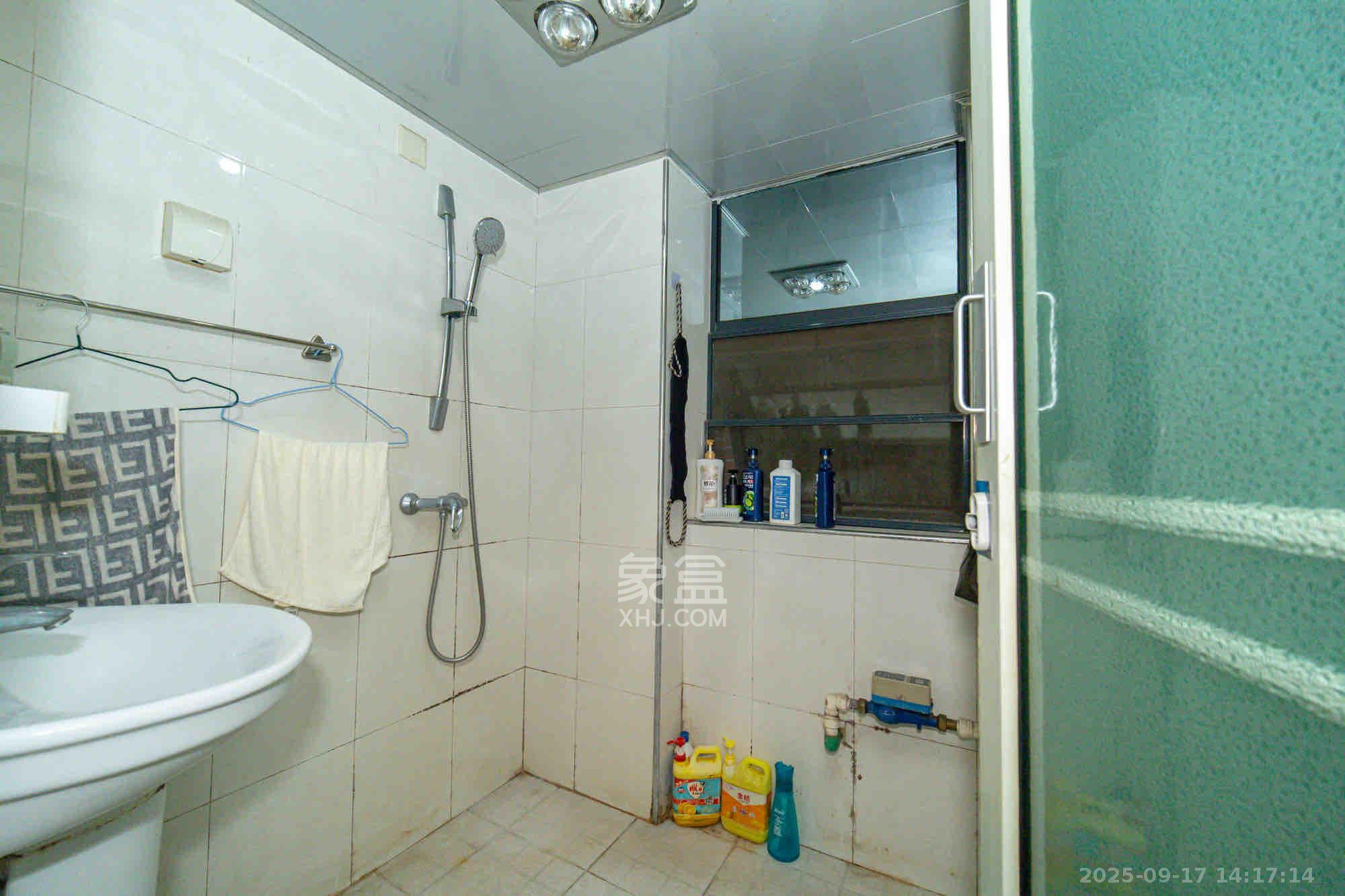 尚城  2室1厅1卫    1800.0元/月室内图