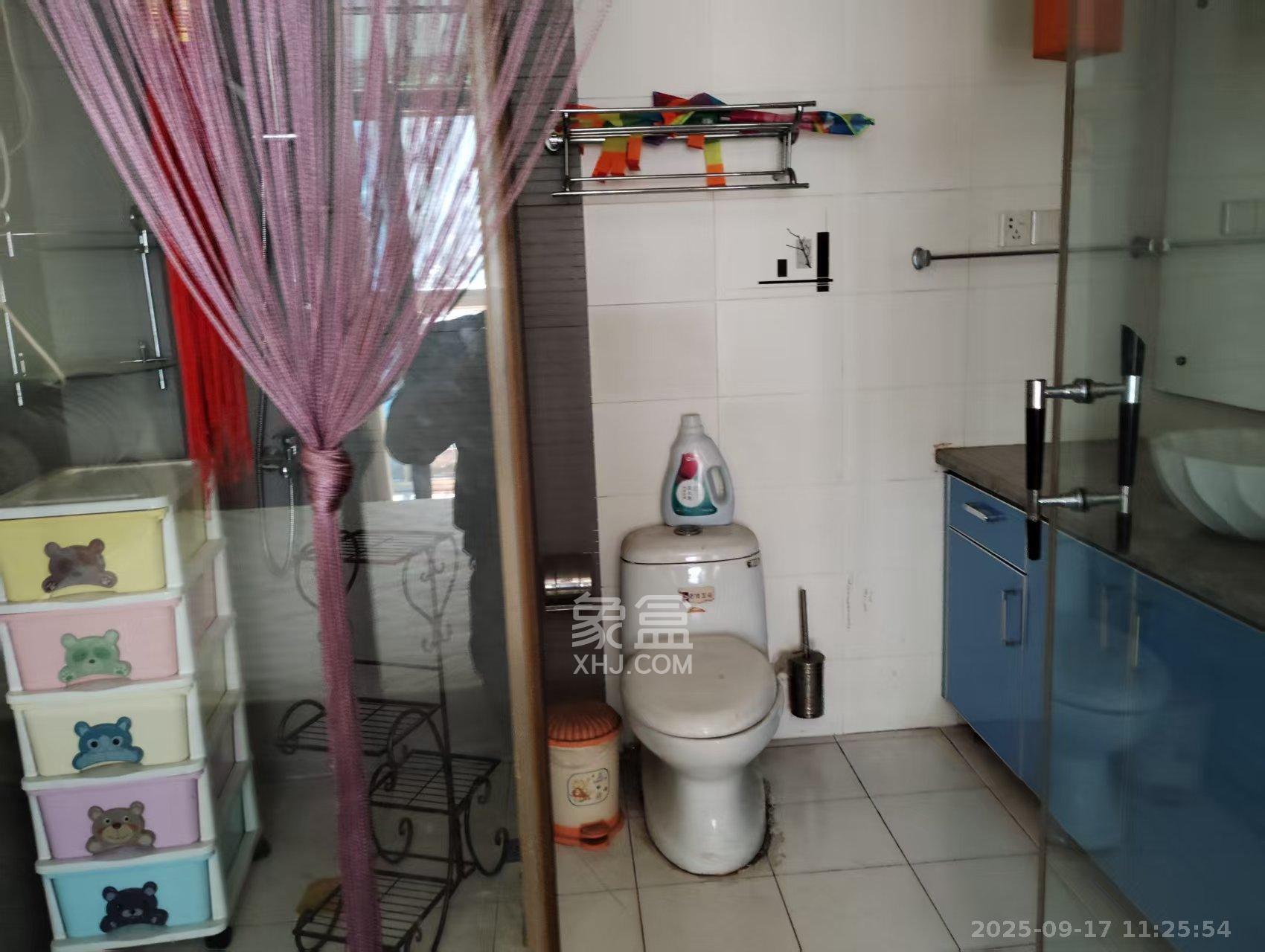 书香名邸  3室2厅2卫    3000.0元/月室内图