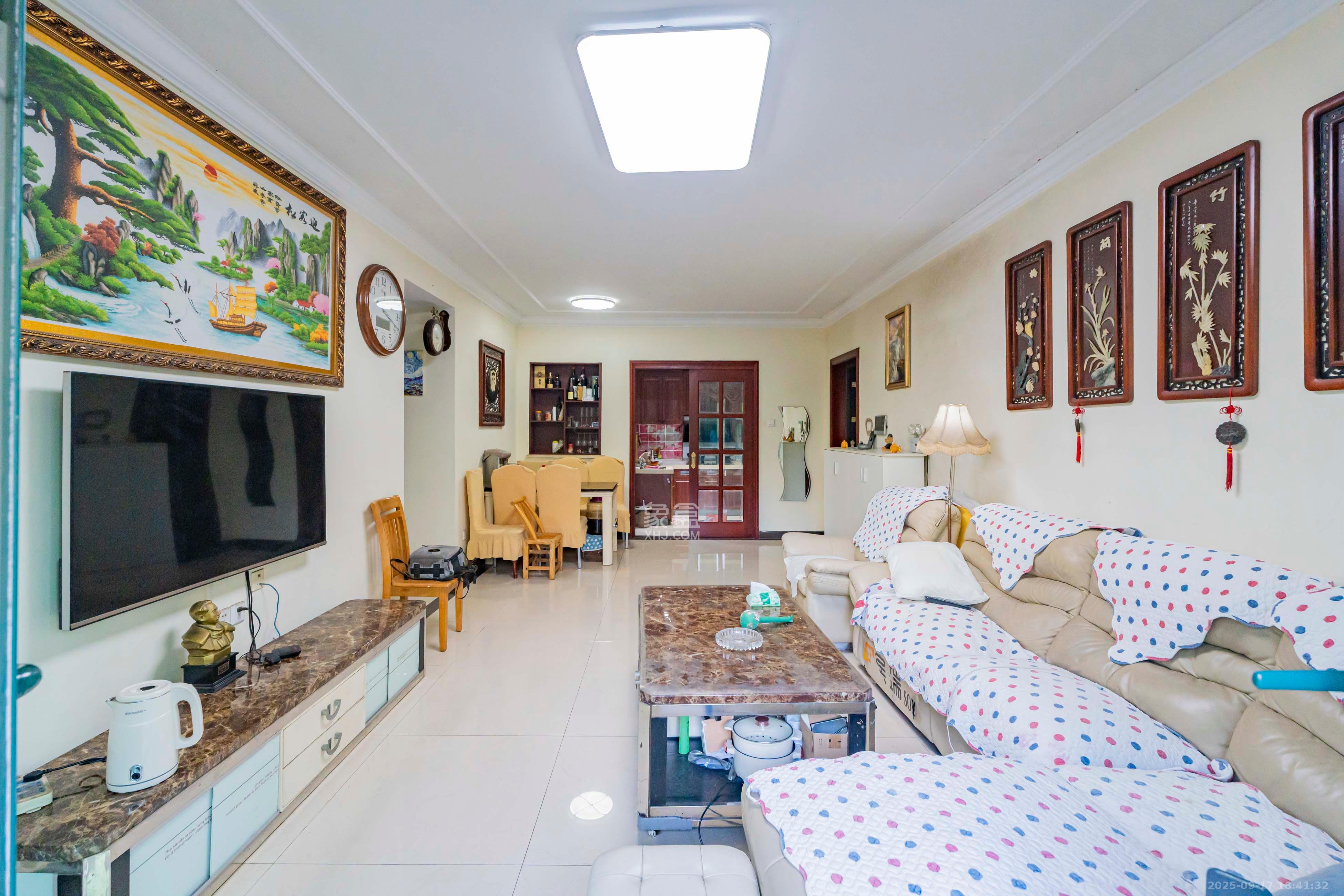 恒大雅苑 3室2厅1卫 81.0万 恒大雅苑 3室2厅1卫 81.0万客厅