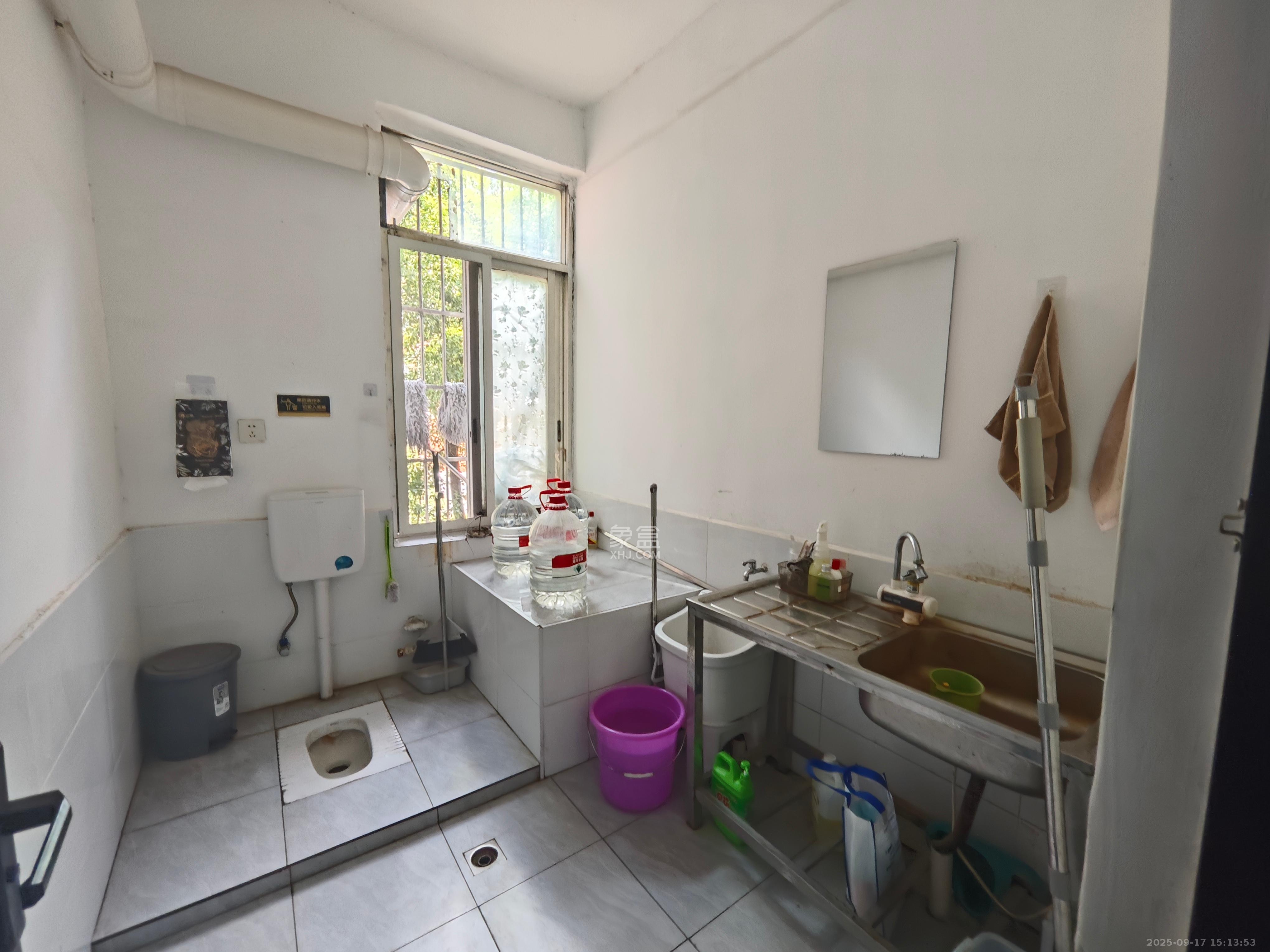 山水人家一二期   128.0㎡      3200.0元/月室内图