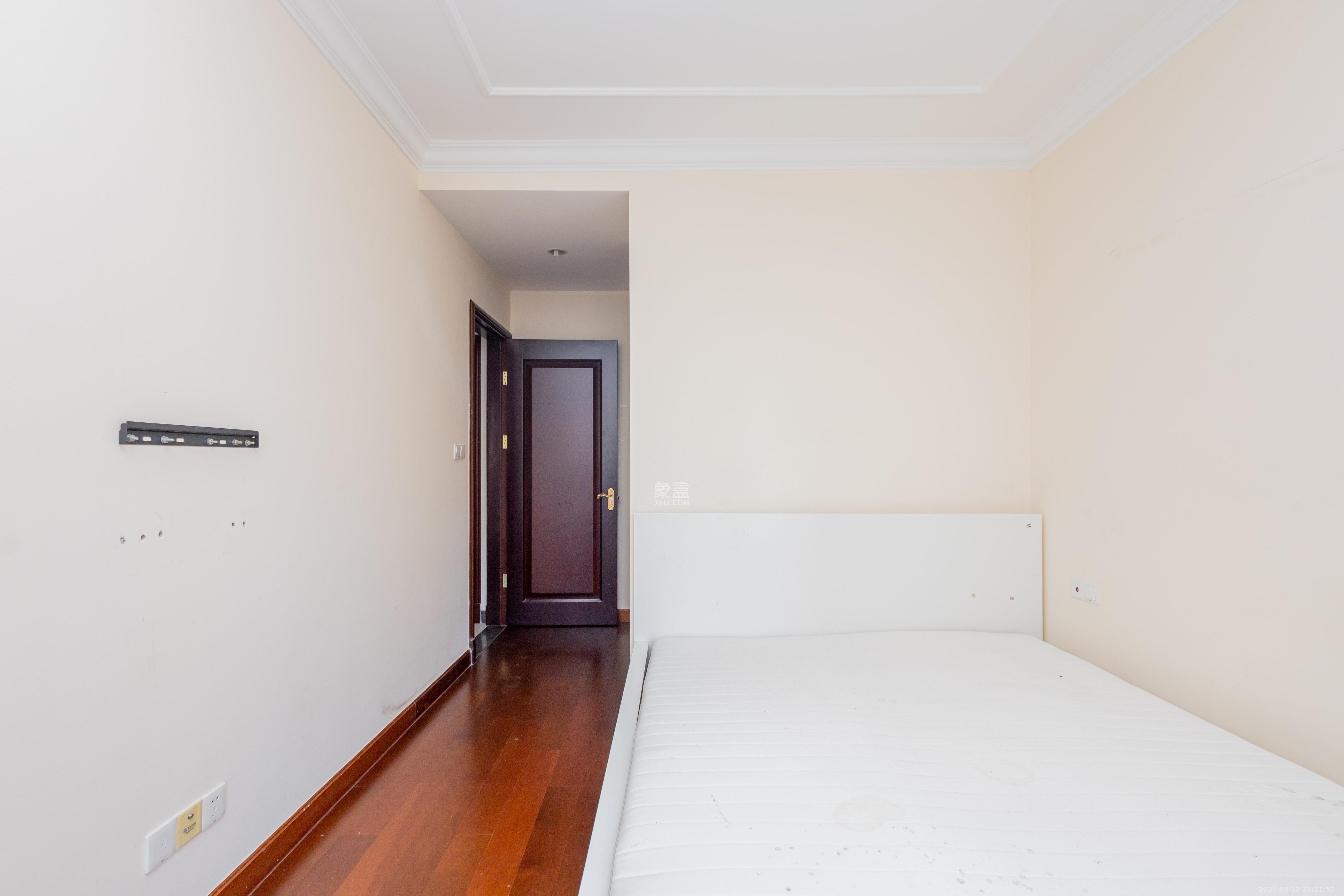 恒大江湾 4室2厅2卫 125.0万 恒大江湾 4室2厅2卫 125.0万卧室