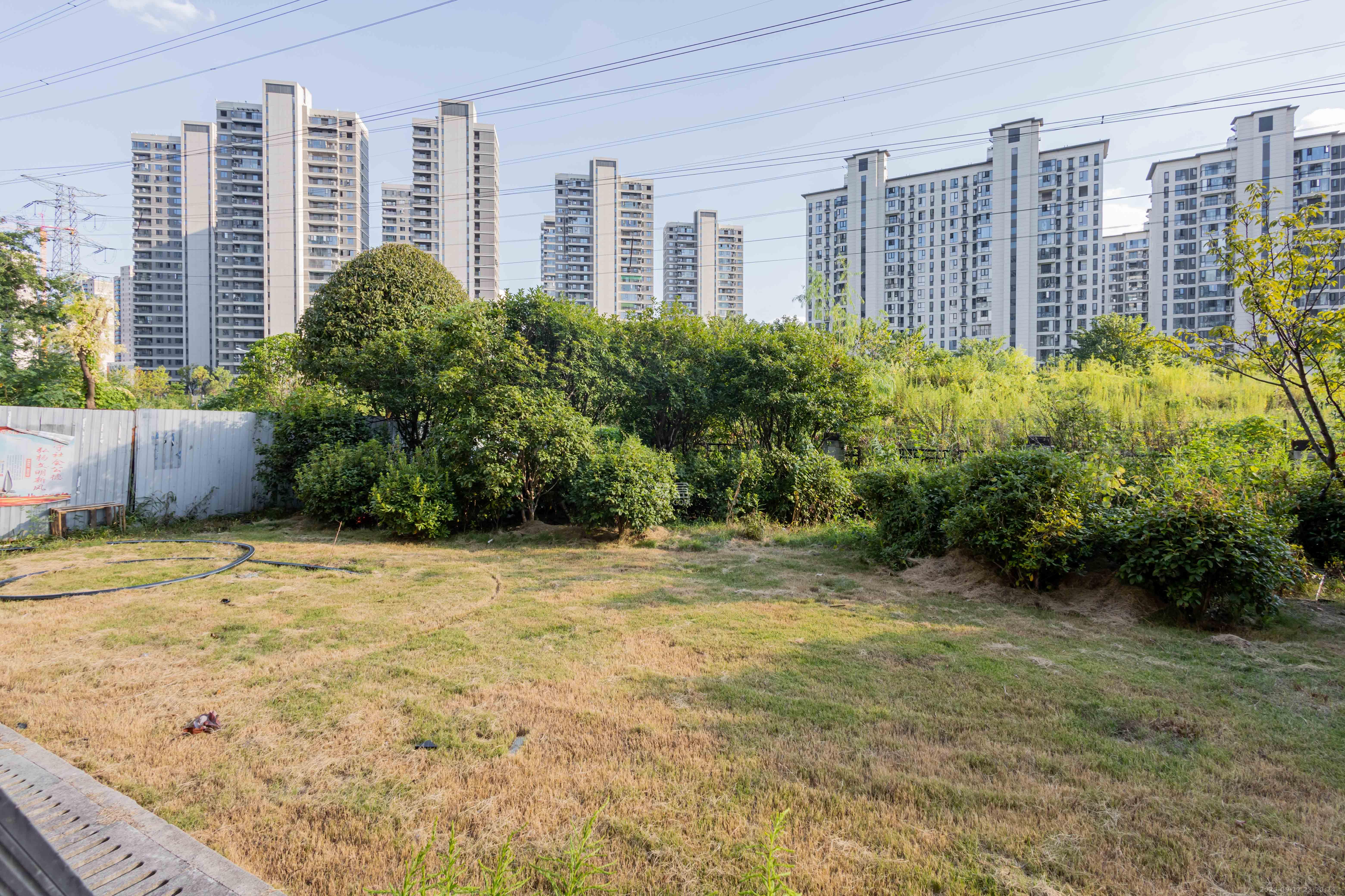 中交中央公园D3区  5室2厅3卫    330.0万卧室