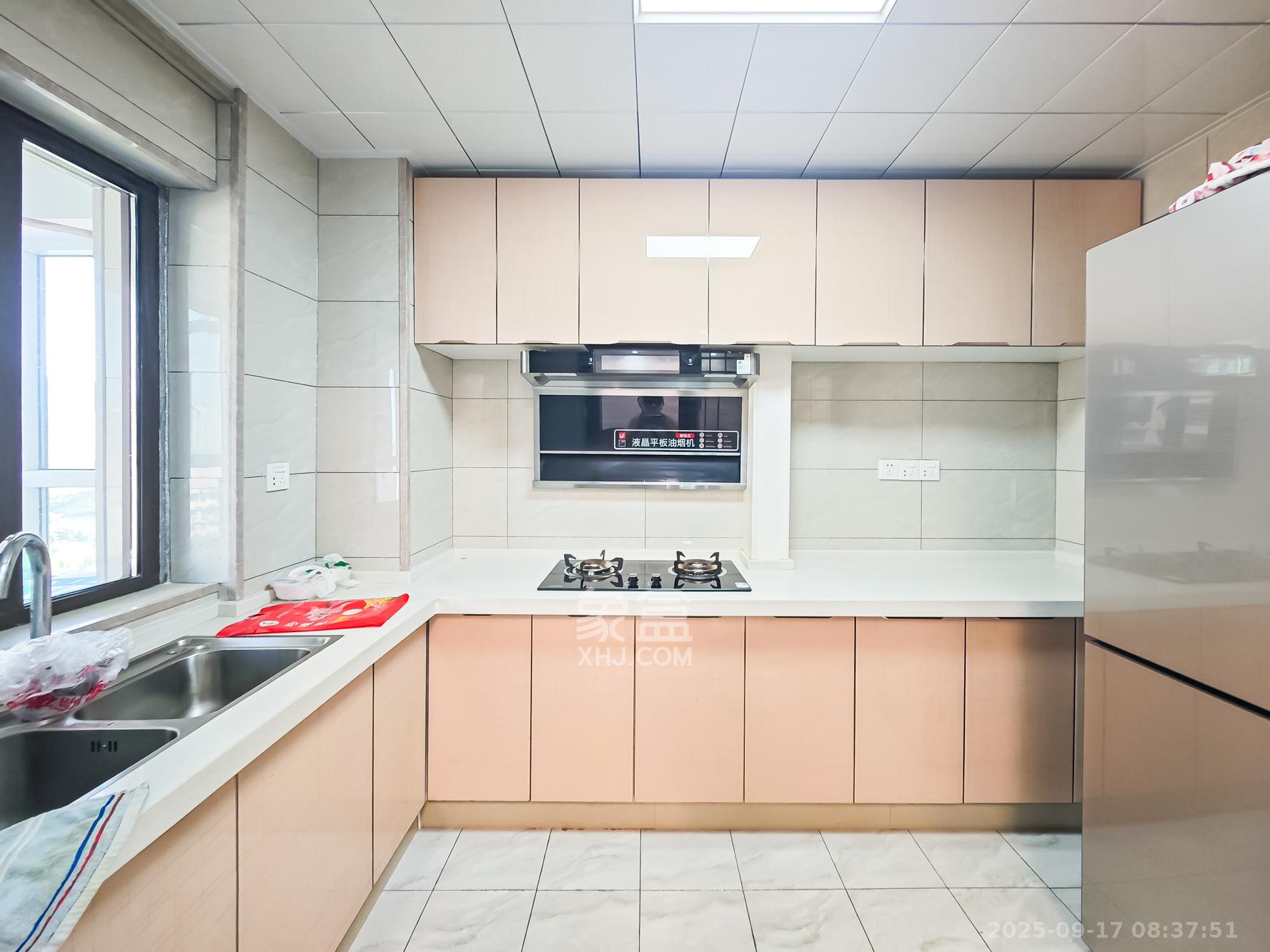 山语城三期  3室2厅2卫    105.0万厨房