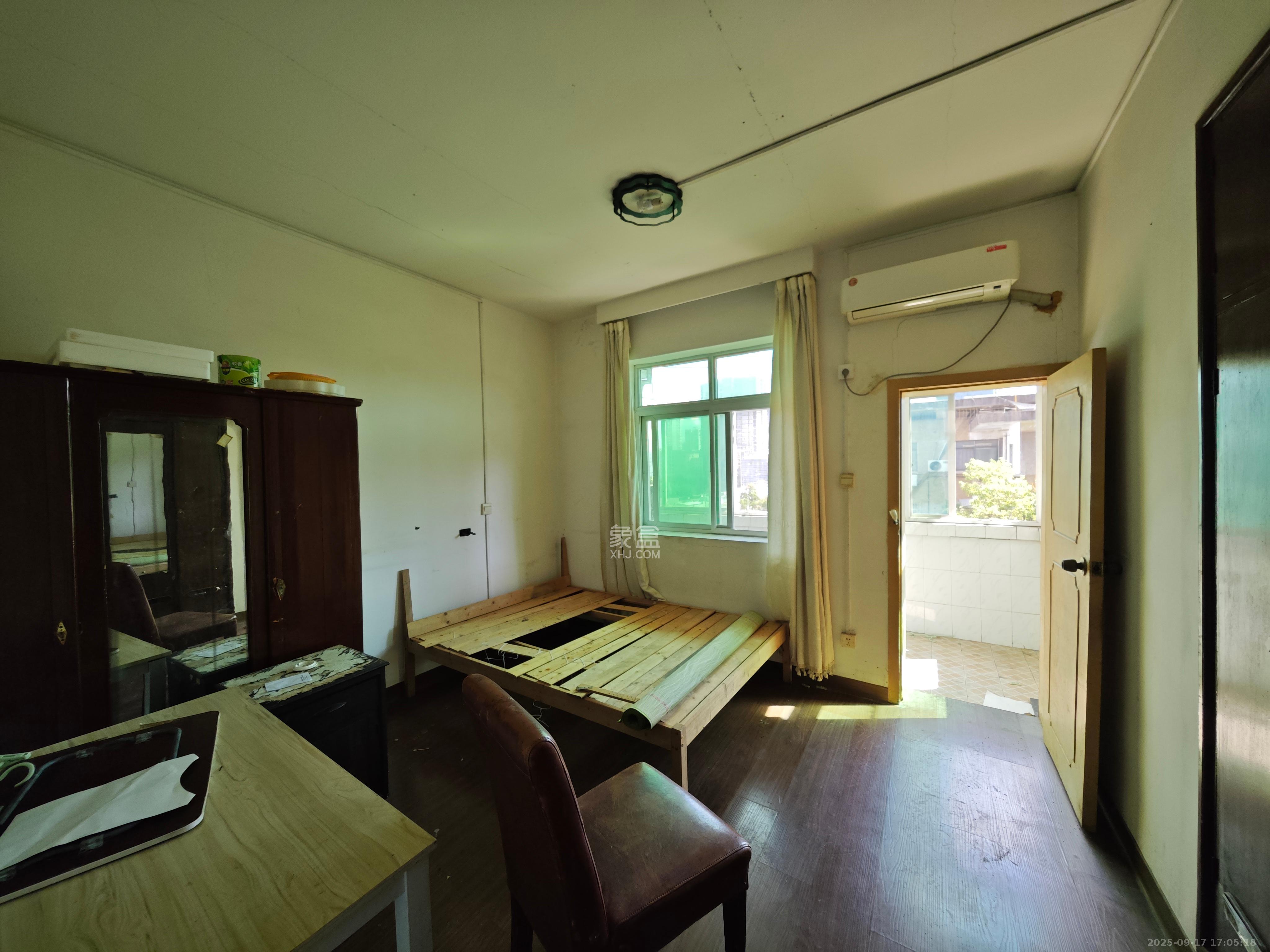 长岭水电八局宿舍  3室1厅1卫    1600.0元/月室内图