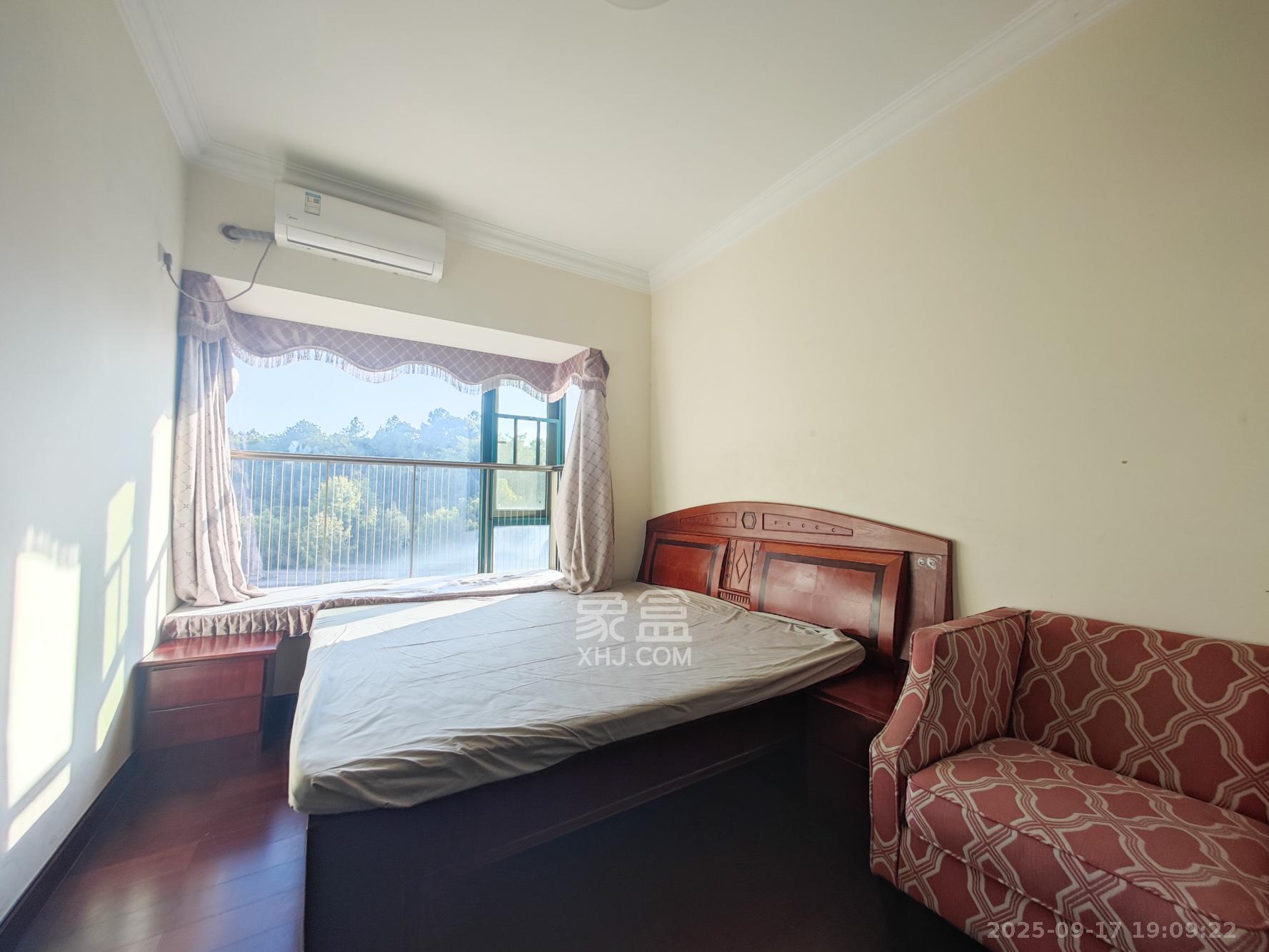 恒大城  4室2厅2卫    126.8万卧室