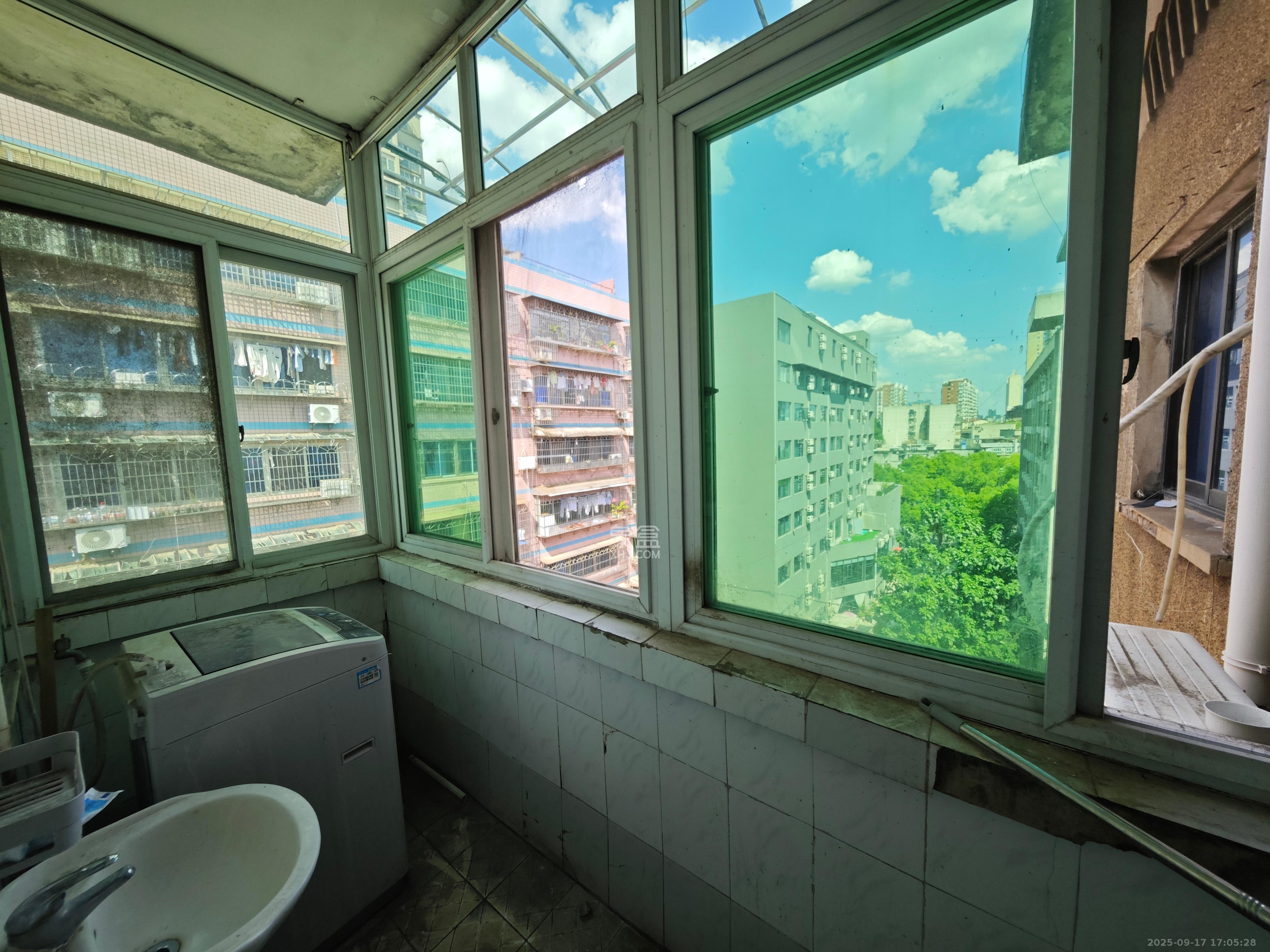 长岭水电八局宿舍  3室1厅1卫    1600.0元/月室内图