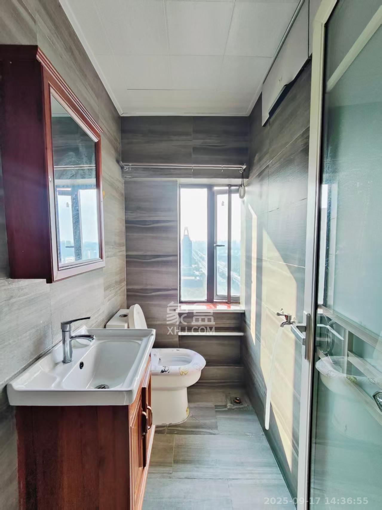 麓江春 2室1厅2卫 2400.0元/月 麓江春 2室1厅2卫 2400.0元/月室内图