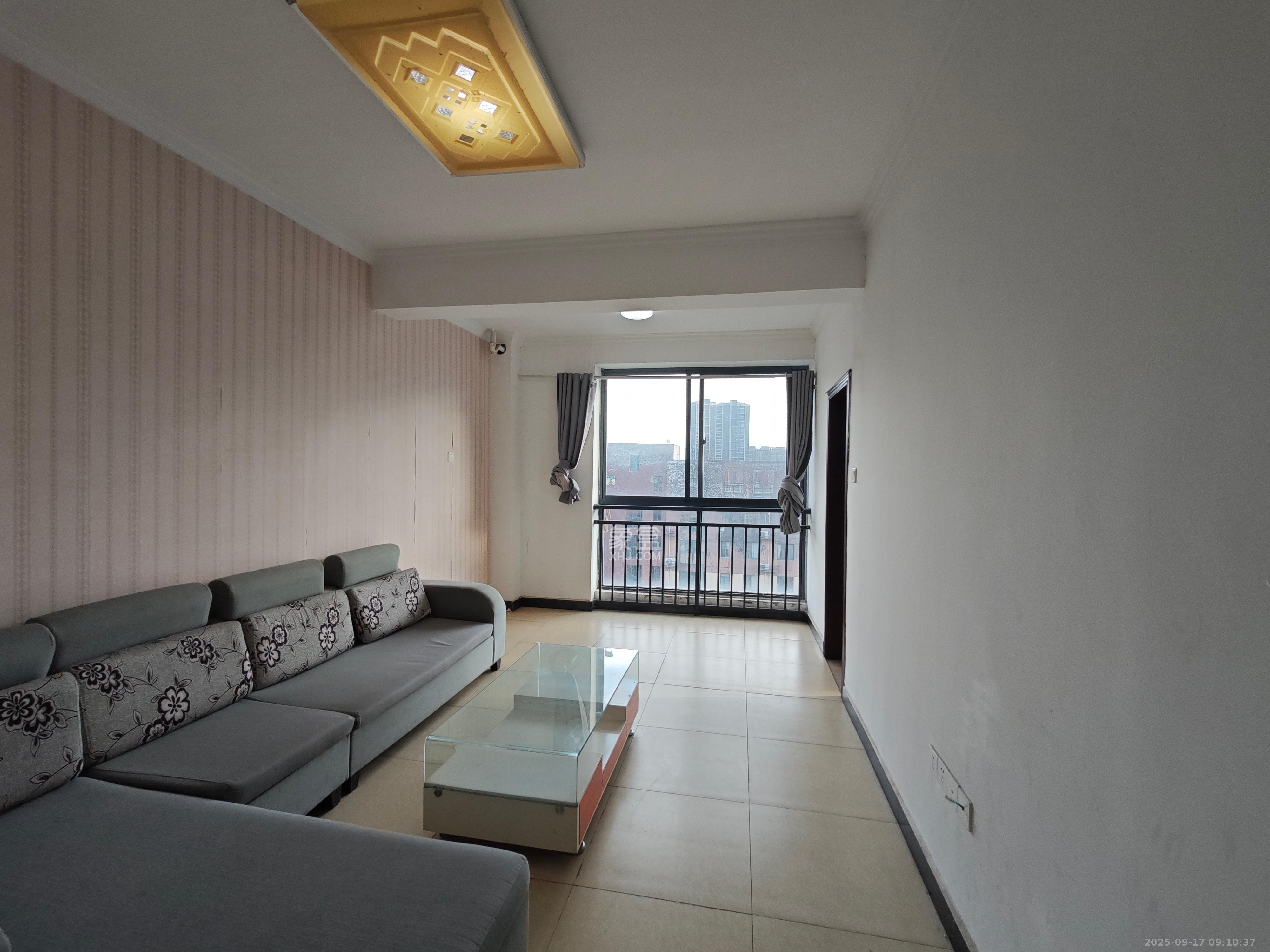 新盛珑璟台  1室1厅1卫    1600.0元/月