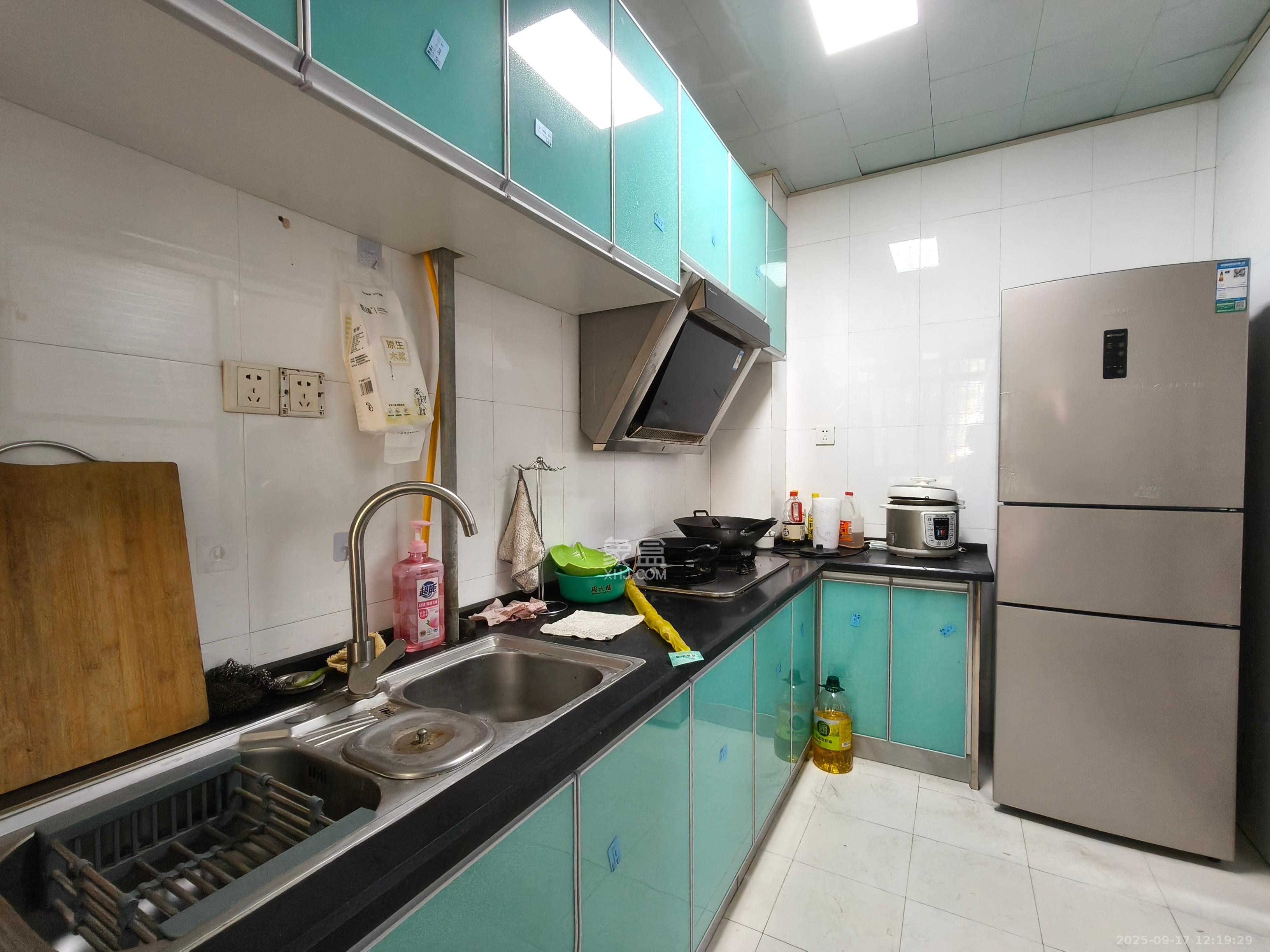 山水人家三期 3室2厅2卫 1600.0元/月 山水人家三期 3室2厅2卫 1600.0元/月室内图