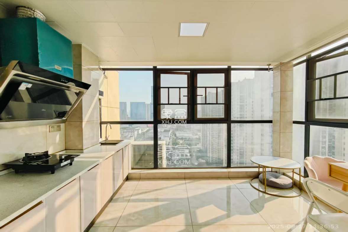 麓江春 2室1厅2卫 2400.0元/月 麓江春 2室1厅2卫 2400.0元/月室内图