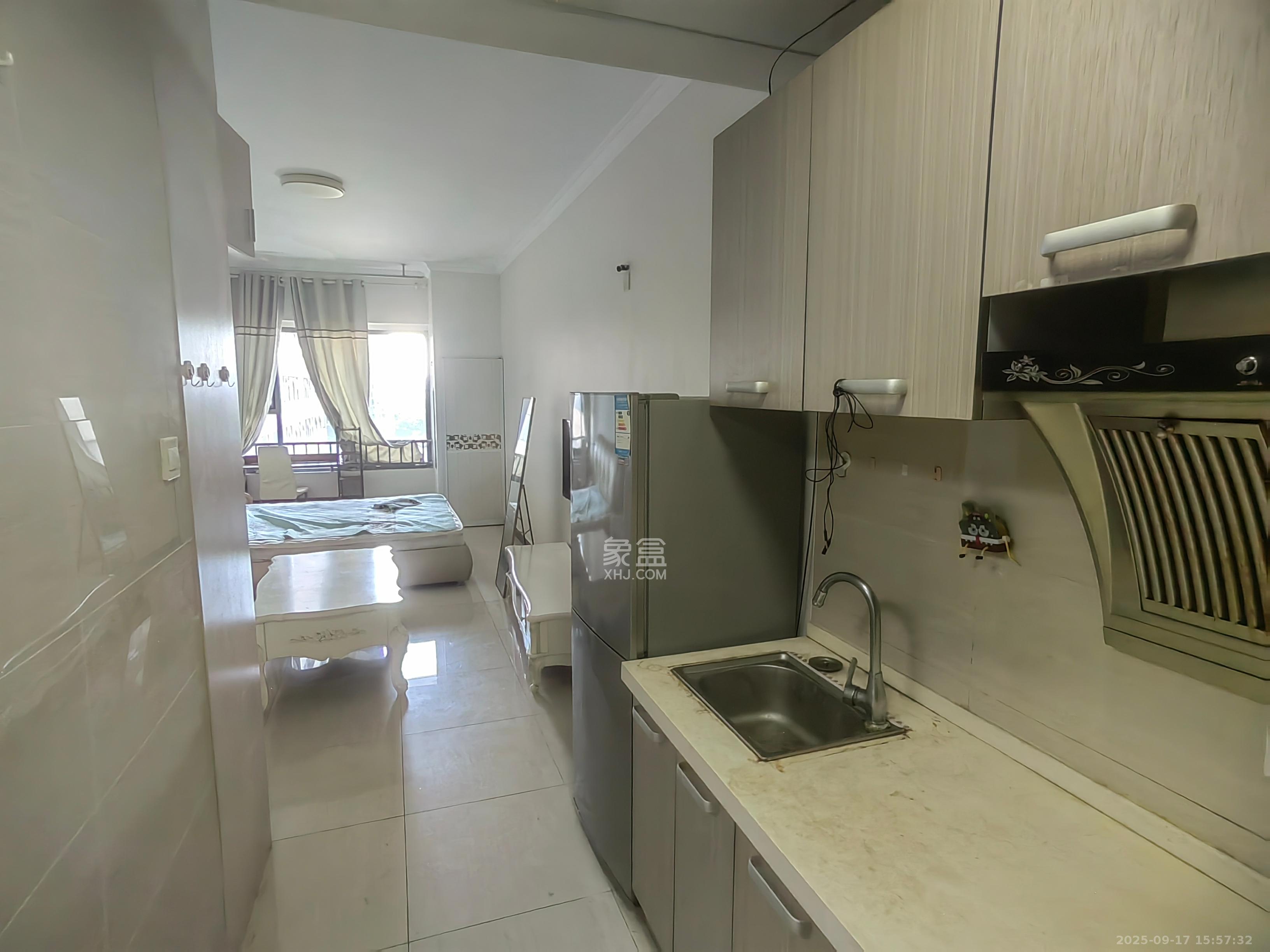 东怡外国（南湖一号)  1室1厅1卫    1600.0元/月室内图