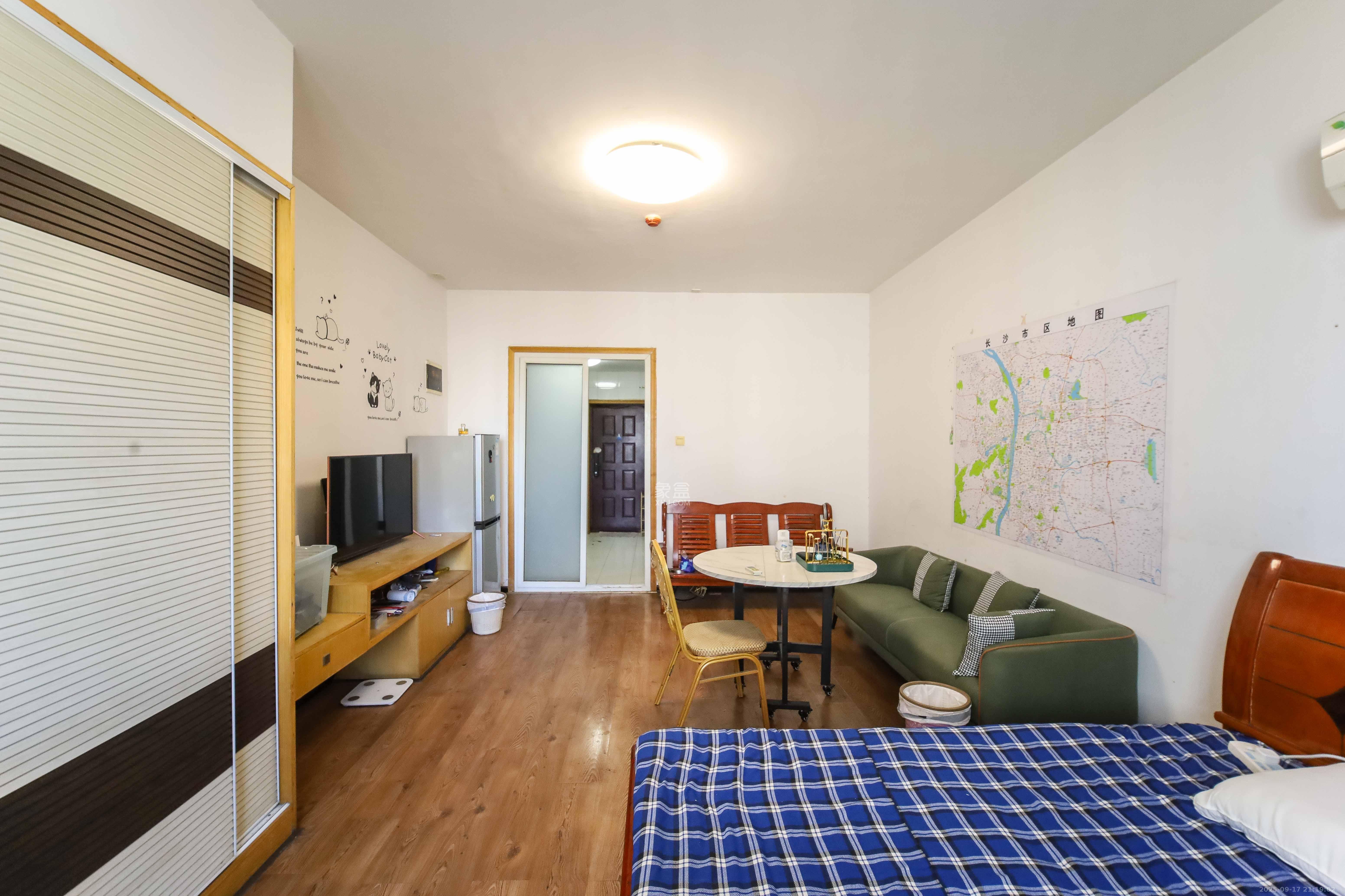 上河国际F座 1室1厅1卫 26.8万 上河国际F座 1室1厅1卫 26.8万客厅