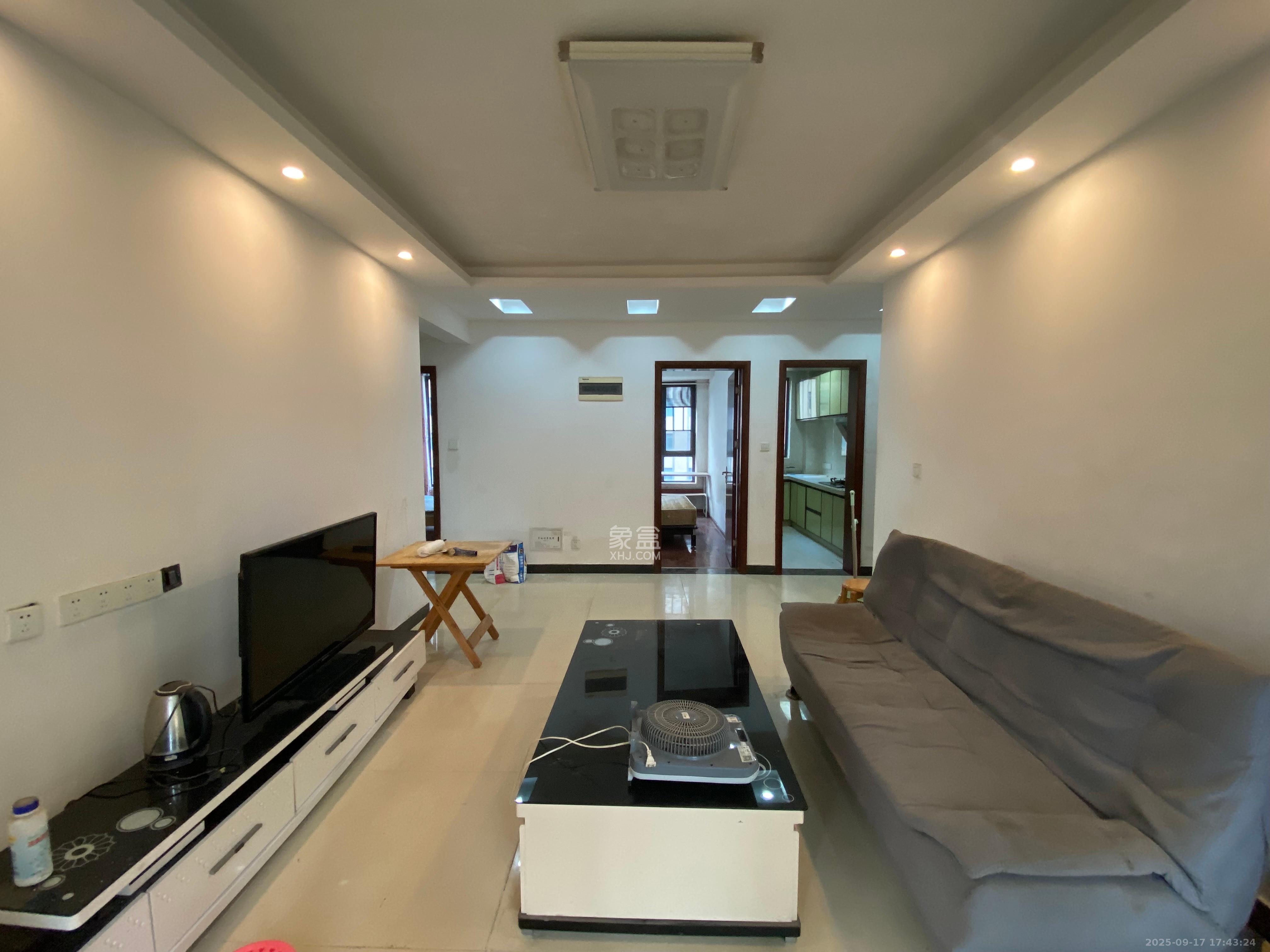 荣盛花语馨苑  3室2厅1卫    2350.0元/月室内图