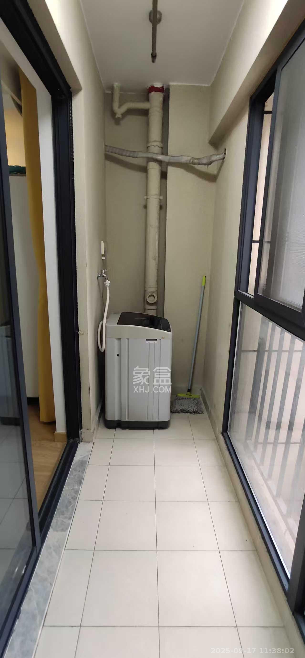 荣泰广场 1室1厅1卫 1200.0元/月 荣泰广场 1室1厅1卫 1200.0元/月室内图