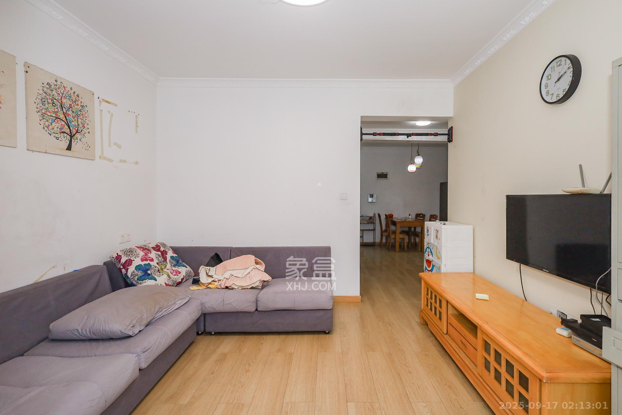 旭辉藏郡(藏郡、旭湘华府)  3室2厅1卫    210.0万 旭辉藏郡(藏郡、旭湘华府)  3室2厅1卫    210.0万客厅