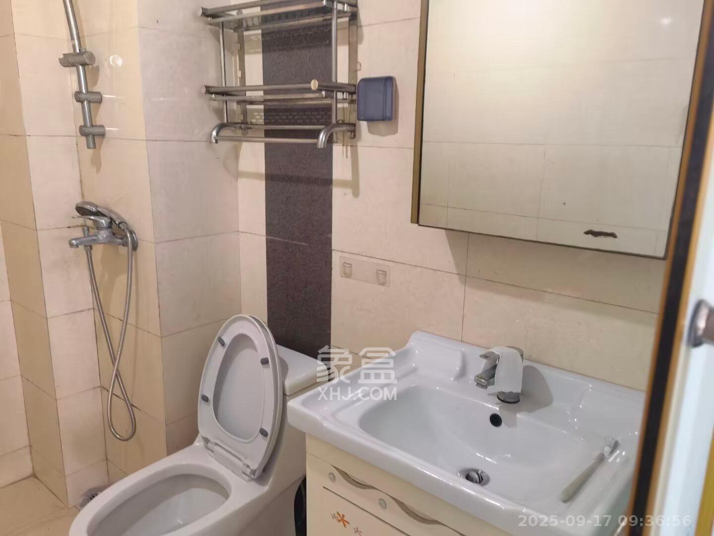 中信文化广场（中信新城二期）  2室2厅1卫    1400.0元/月室内图