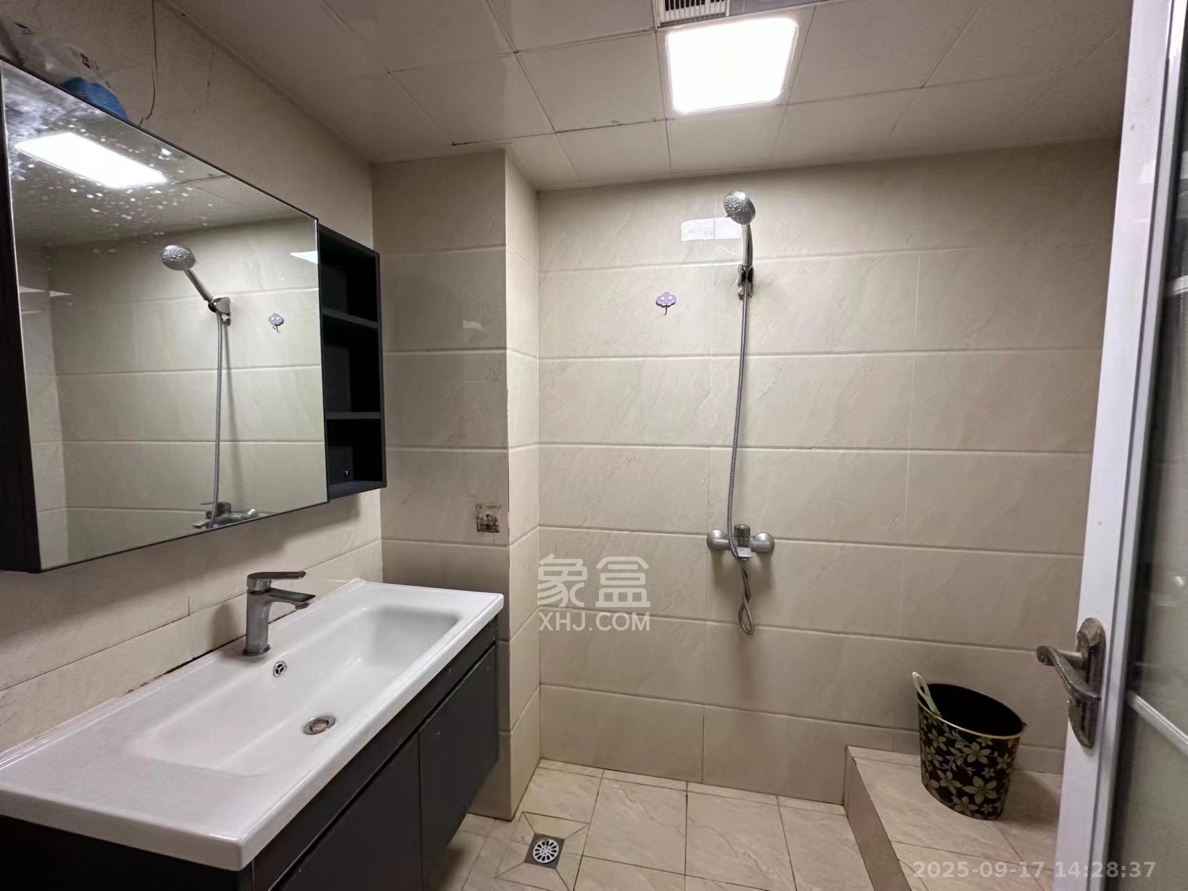 蓝湾国际广场 1室1厅1卫 1600.0元/月 蓝湾国际广场 1室1厅1卫 1600.0元/月室内图