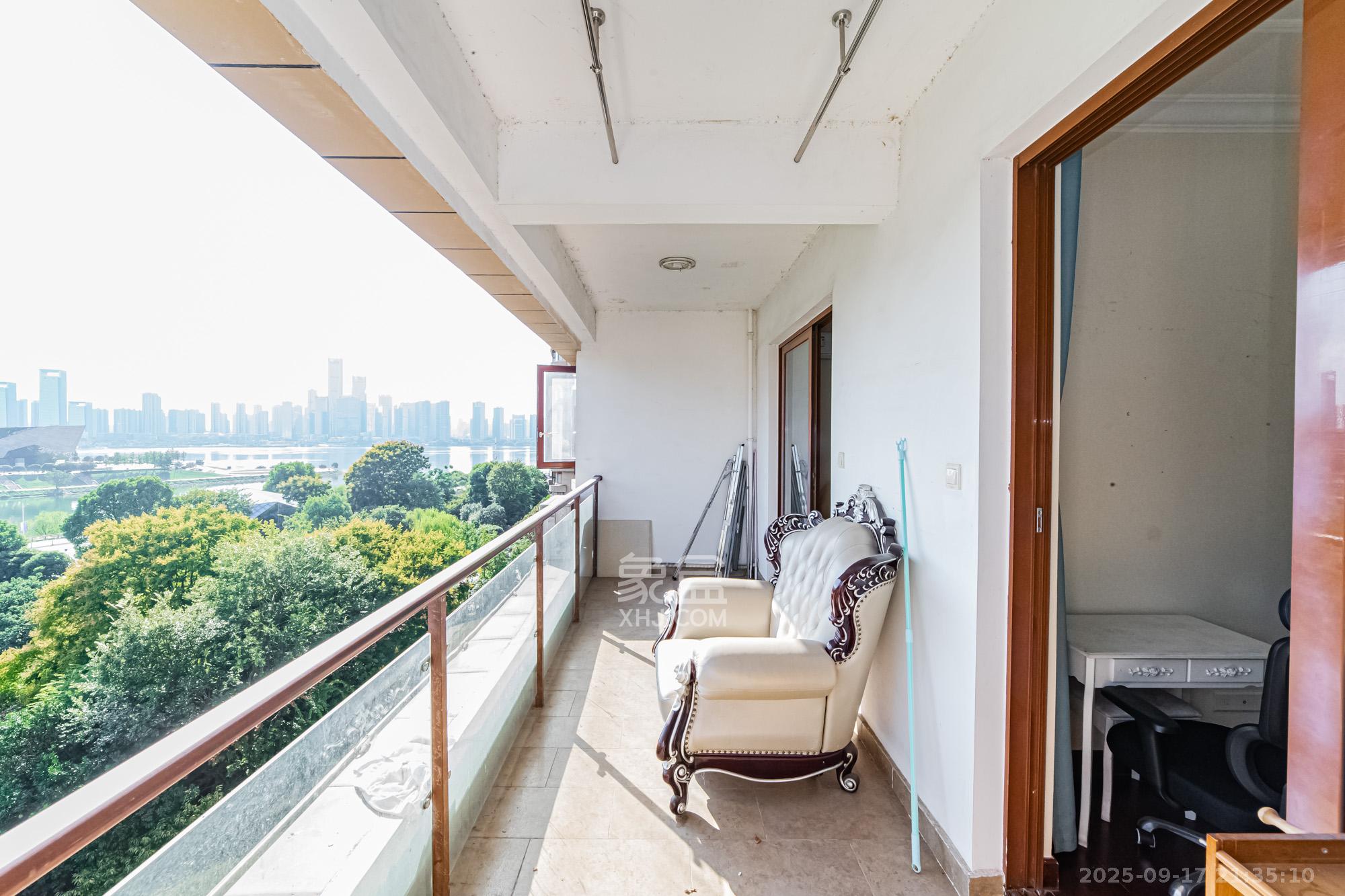 恒大御景半岛湘江苑（恒大御景半岛一期）  2室2厅1卫    79.8万阳台